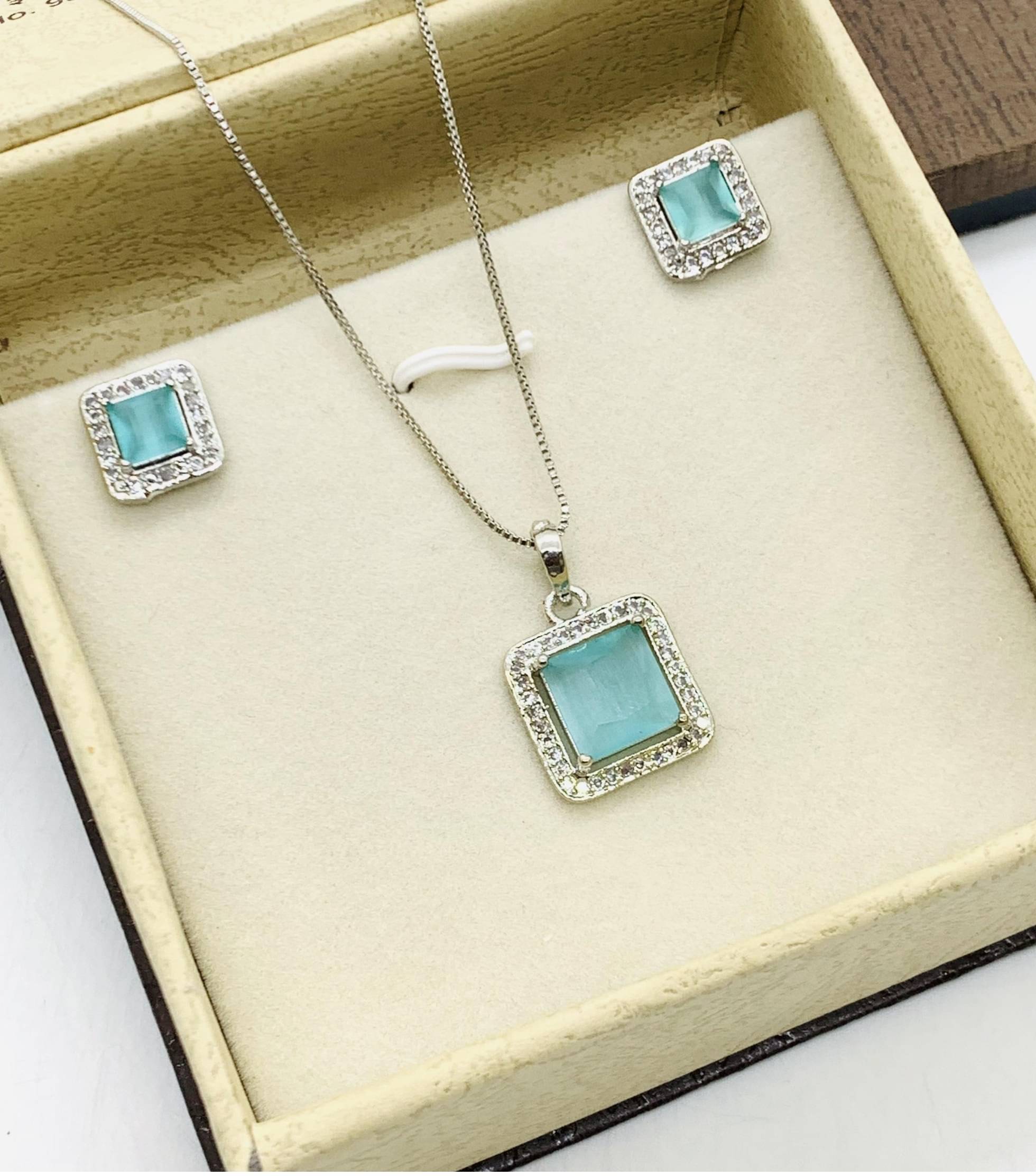     			GlowNest White Pendant set ( Pack of 1 )