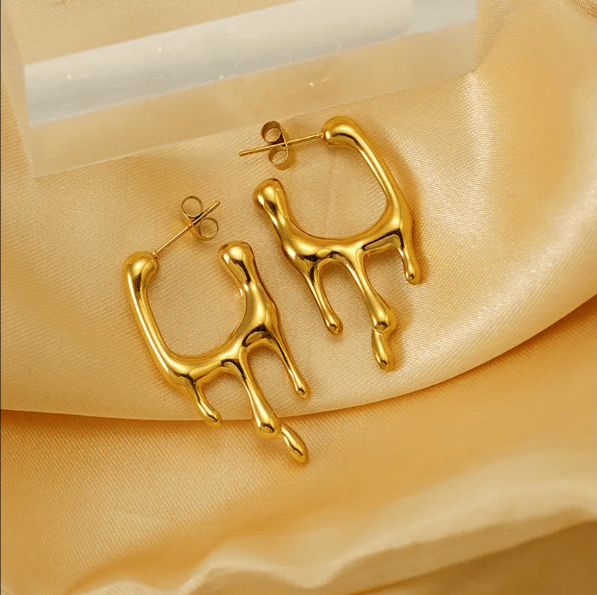     			FASHION FRILL Gold Danglers Earrings ( Pack of 1 )