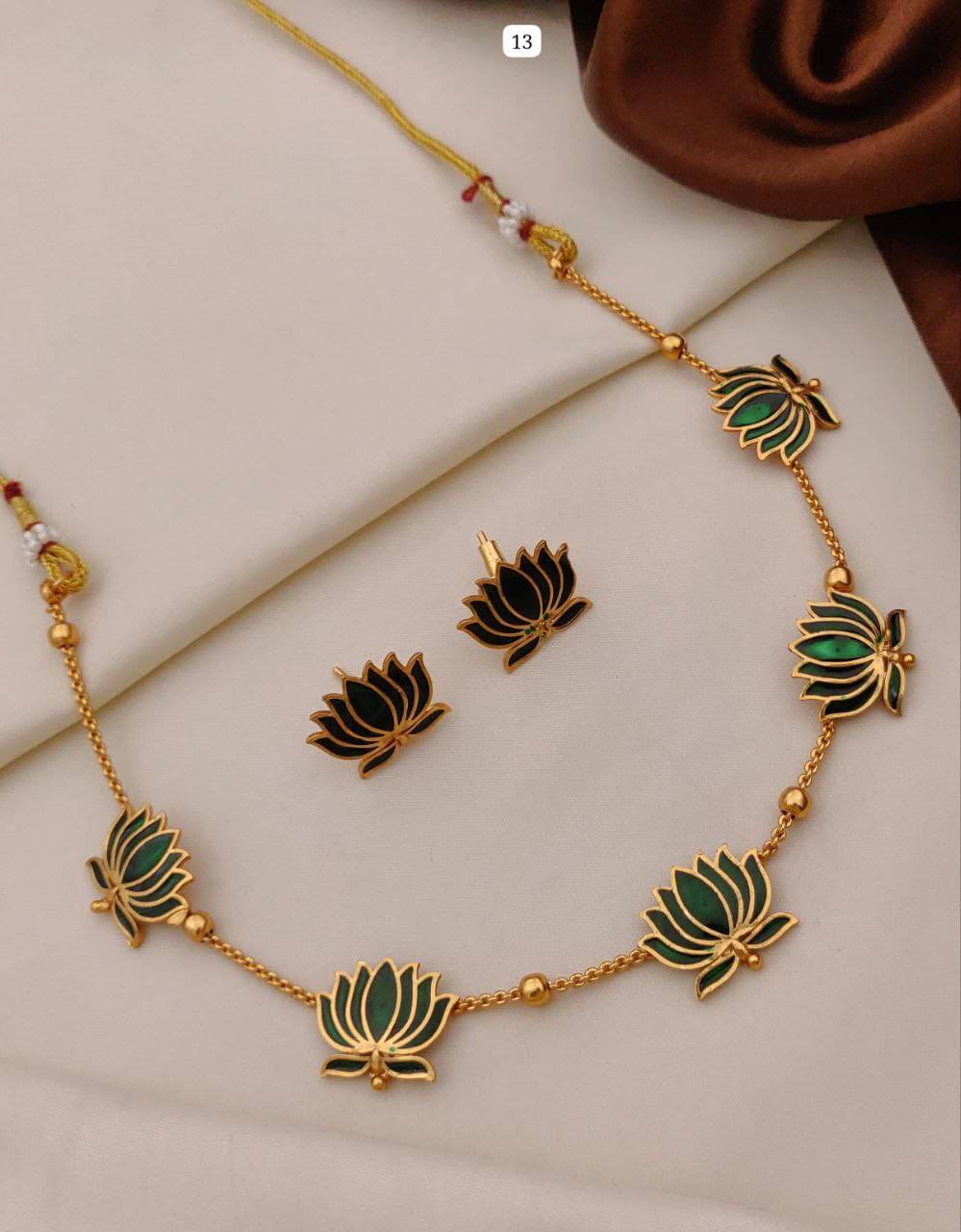     			GlowNest Green Brass Necklace Set ( Pack of 1 )