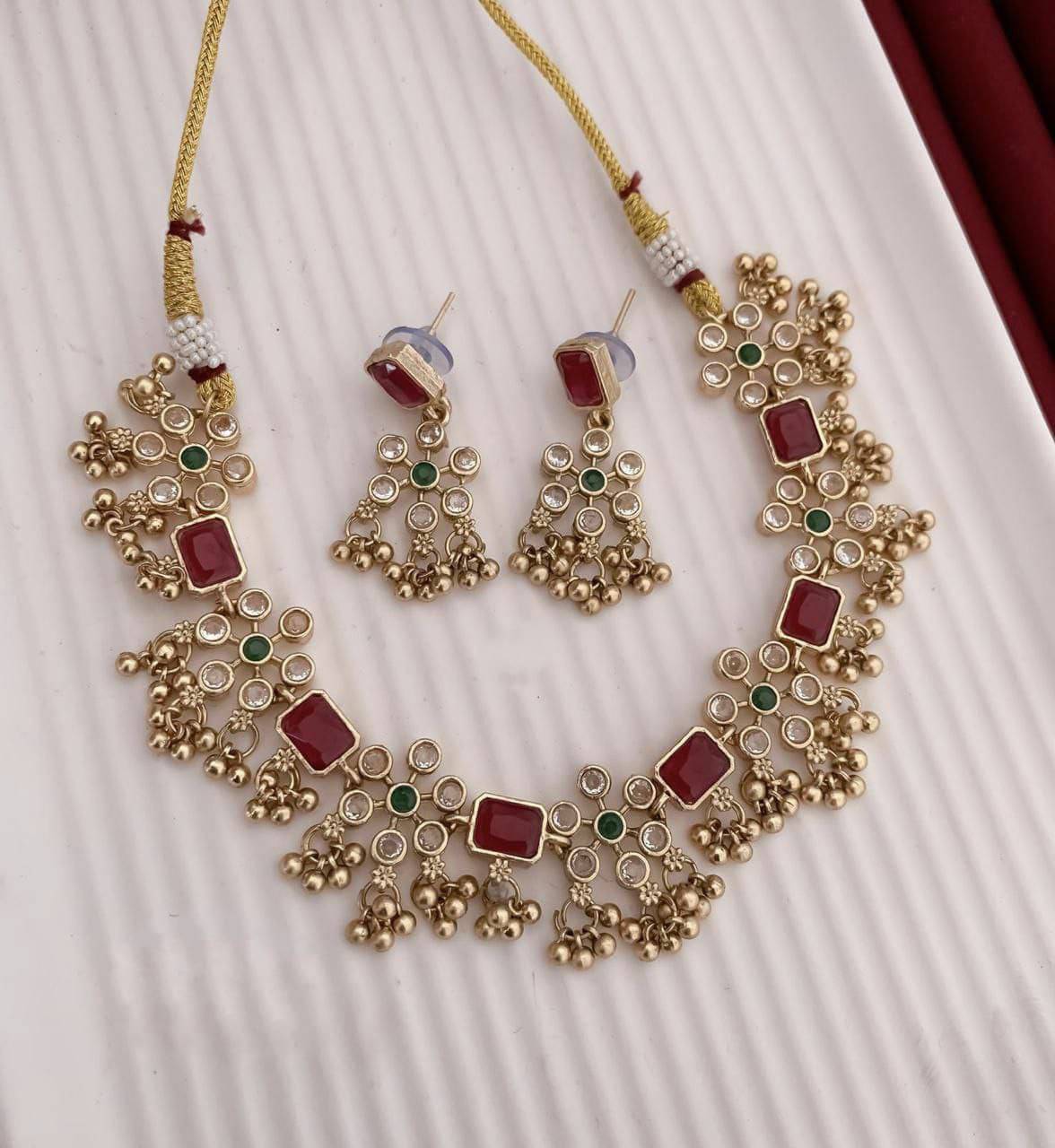     			GlowNest Red Brass Necklace Set ( Pack of 1 )