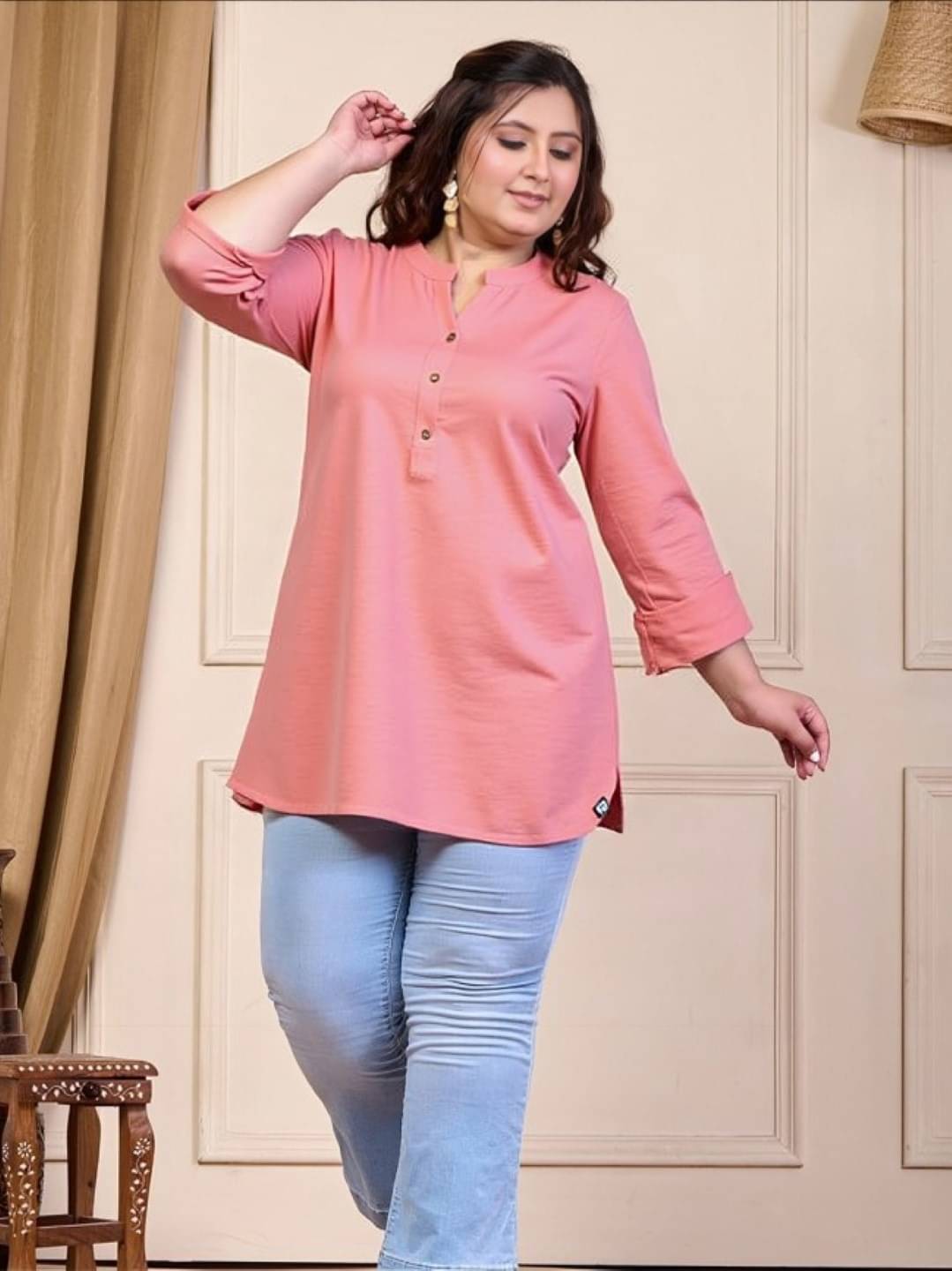     			MAYKR Women Rayon Solid Straight Kurti ( Peach )