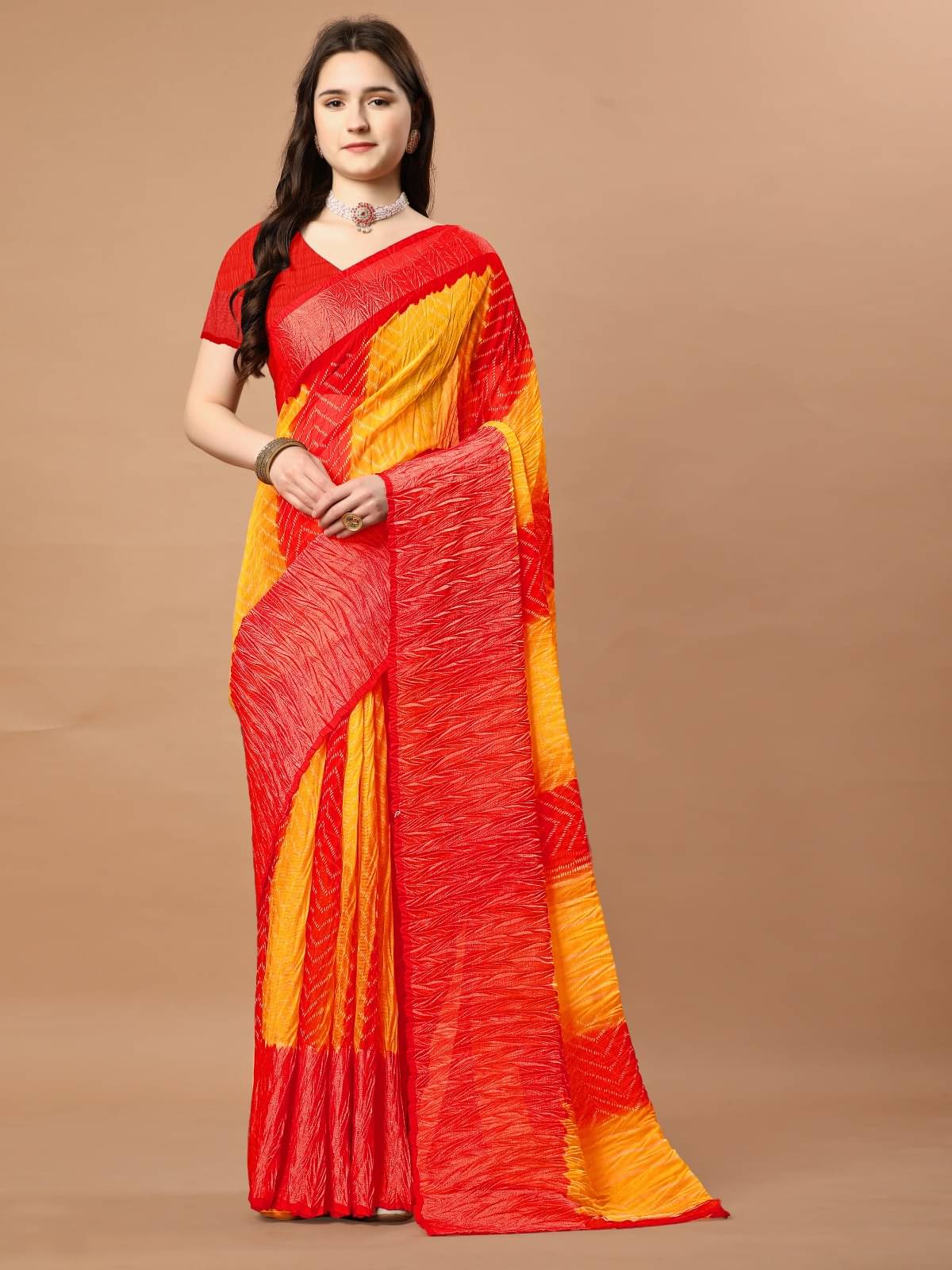 VAANISRI Chiffon Colorblock Regular Saree With Unstitched Blouse Piece ( Yellow )     			VAANISRI Chiffon Colorblock Regular Saree With Unstitched Blouse Piece ( Yellow )
