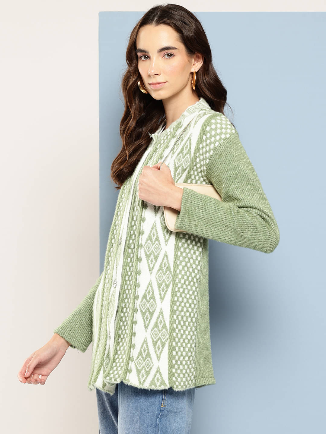 Aarika Woollen Regular Collar Women's Buttoned Cardigans - Green ( Single ) Aarika Woollen Regular Collar Women's Buttoned Cardigans - Green ( Single )