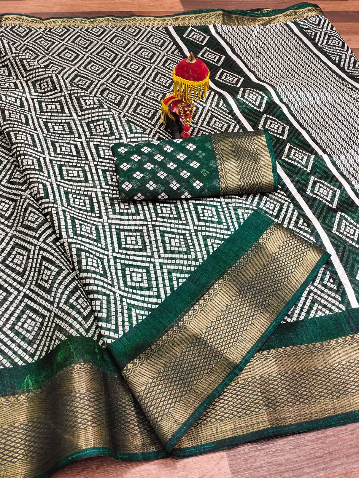 BANDHANI VILLA Cotton Blend Printed Regular Saree With Unstitched Blouse Piece ( Green ) BANDHANI VILLA Cotton Blend Printed Regular Saree With Unstitched Blouse Piece ( Green )