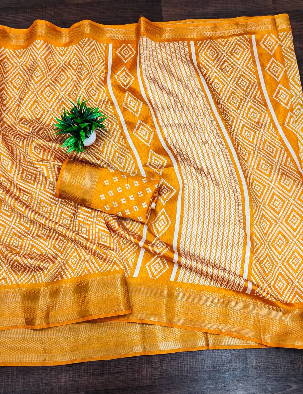     			BANDHANI VILLA Cotton Blend Printed Regular Saree With Unstitched Blouse Piece ( Mustard )