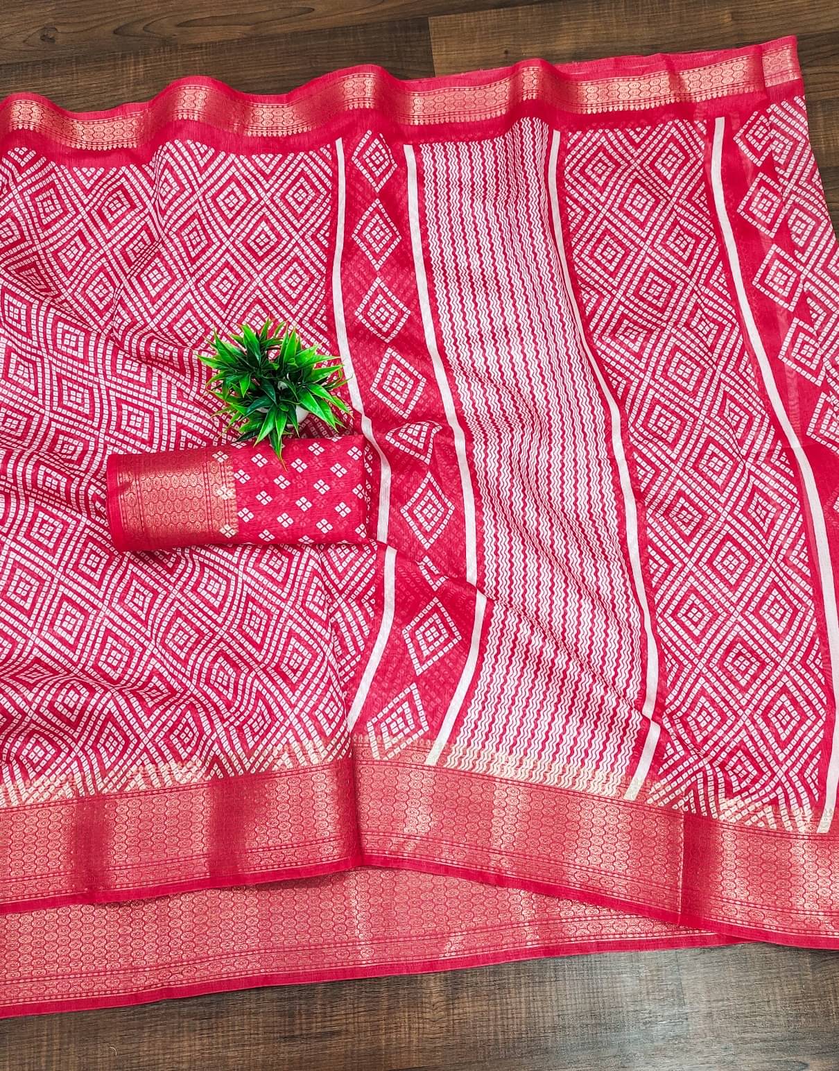 BANDHANI VILLA Cotton Blend Printed Regular Saree With Unstitched Blouse Piece ( Pink ) BANDHANI VILLA Cotton Blend Printed Regular Saree With Unstitched Blouse Piece ( Pink )