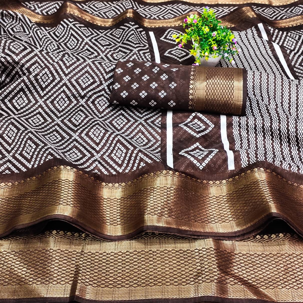     			BANDHANI VILLA Cotton Blend Printed Regular Saree With Unstitched Blouse Piece ( Coffee )