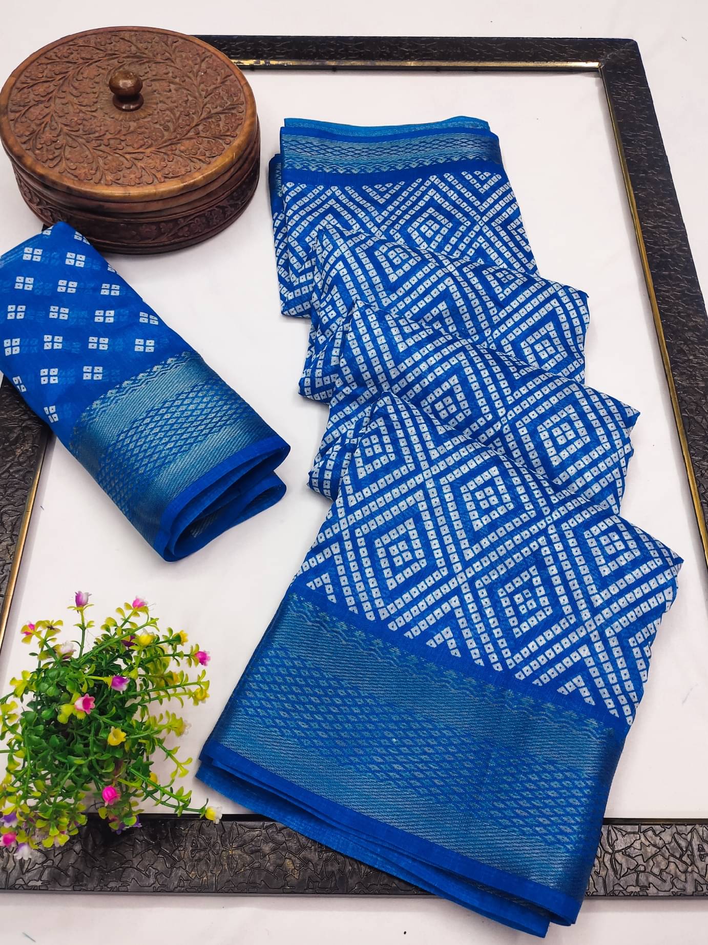 BANDHANI VILLA Cotton Blend Printed Regular Saree With Unstitched Blouse Piece ( Sky Blue ) BANDHANI VILLA Cotton Blend Printed Regular Saree With Unstitched Blouse Piece ( Sky Blue )
