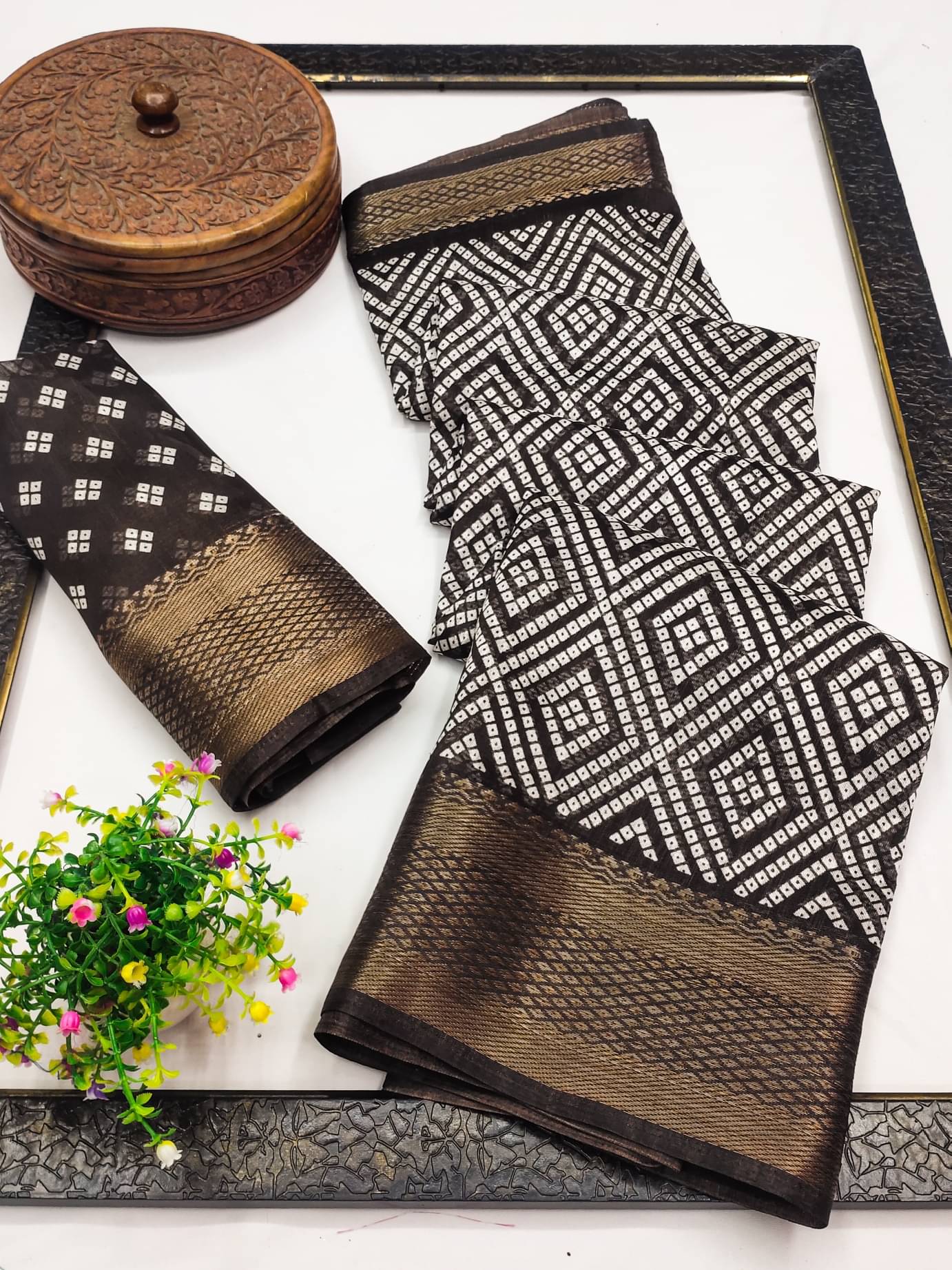 BANDHANI VILLA Cotton Blend Printed Regular Saree With Unstitched Blouse Piece ( Coffee )     			BANDHANI VILLA Cotton Blend Printed Regular Saree With Unstitched Blouse Piece ( Coffee )