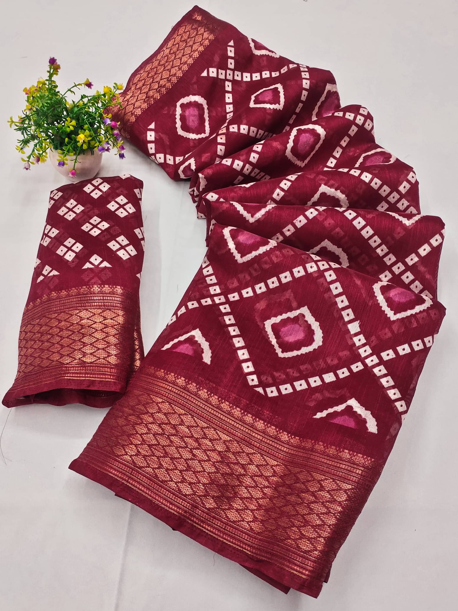 BANDHANI VILLA Cotton Blend Printed Regular Saree With Unstitched Blouse Piece ( Red ) BANDHANI VILLA Cotton Blend Printed Regular Saree With Unstitched Blouse Piece ( Red )
