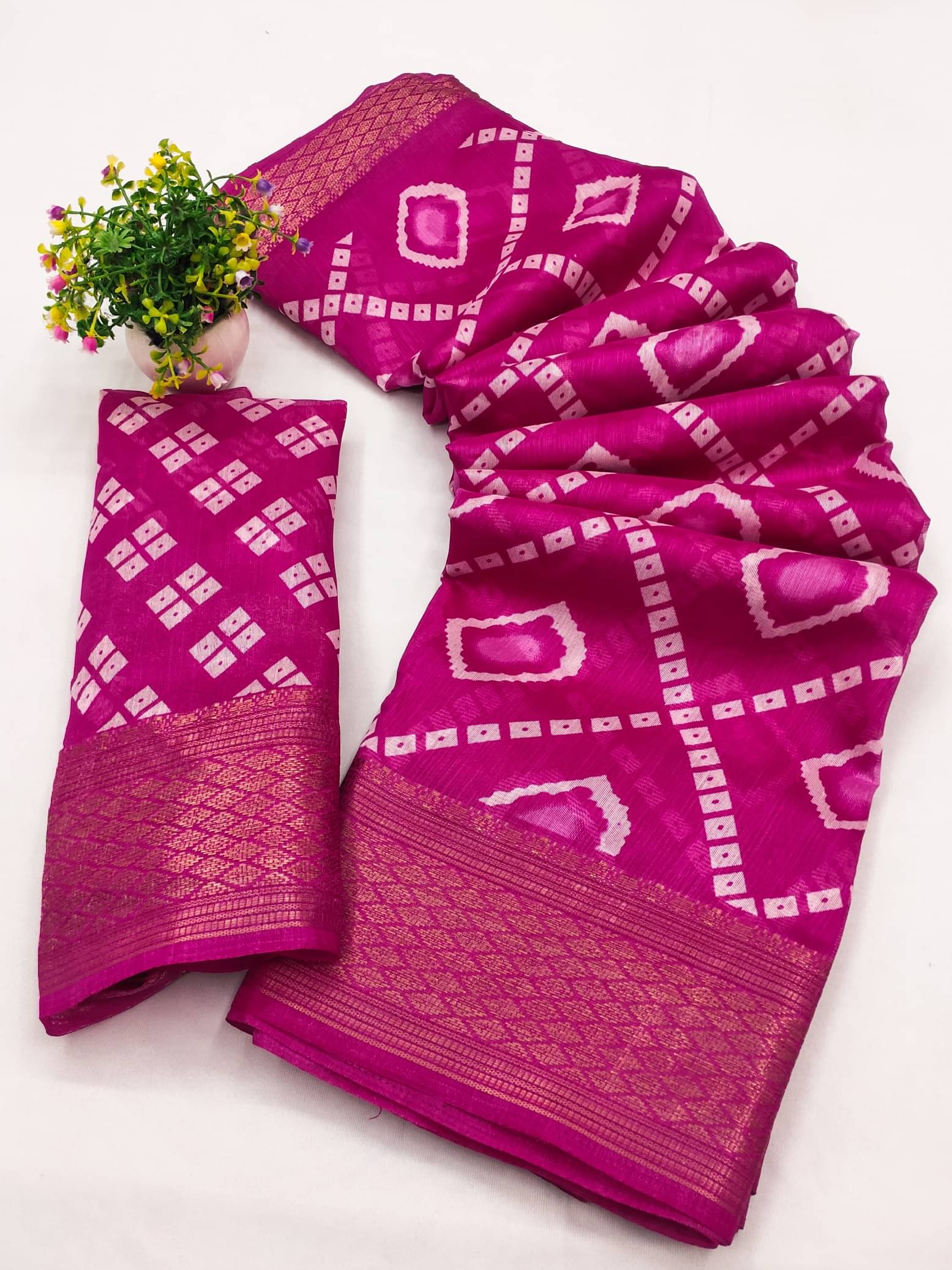 BANDHANI VILLA Cotton Blend Printed Regular Saree With Unstitched Blouse Piece ( Pink ) BANDHANI VILLA Cotton Blend Printed Regular Saree With Unstitched Blouse Piece ( Pink )