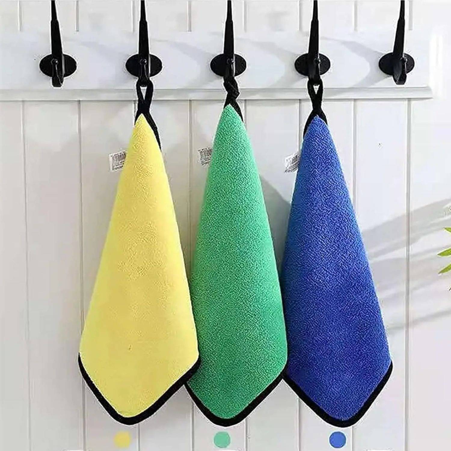     			Microfiber Cloth 800 Gsm - Pack of 3(30X40 cm)-Comes in Random Colours, Multi-Purpose cleaning cloth/Towel, microfiber towels for cars, car cleaning cloth, car washing cloth, drying towel, car towel, car cleaning cloth, glass cleaning cloth