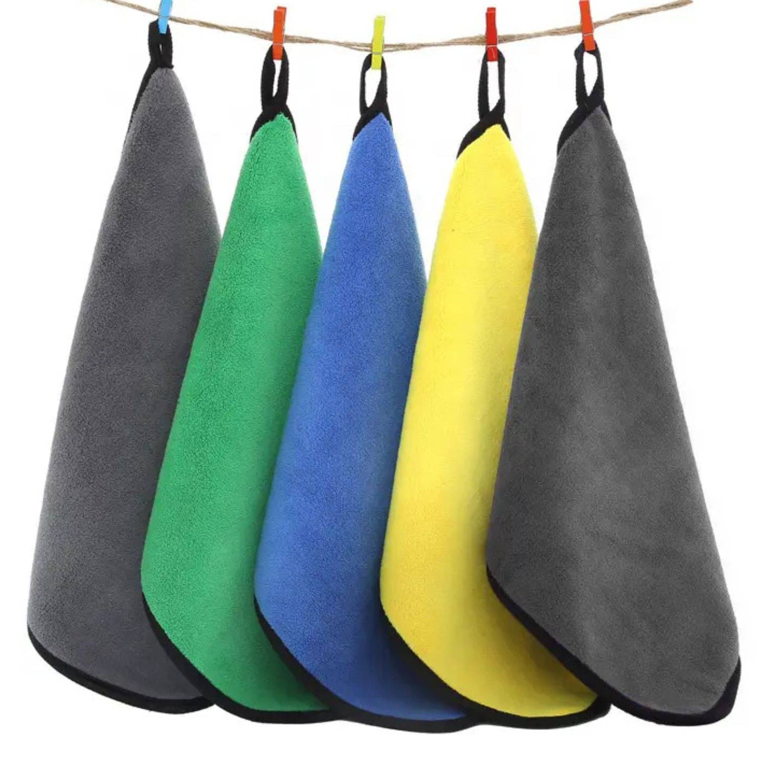     			Microfiber Cloth 800 Gsm - Pack of 3(30X40 cm)-Comes in Random Colours, Multi-Purpose cleaning cloth/Towel, microfiber towels for cars, car cleaning cloth, car washing cloth, drying towel, car towel, car cleaning cloth, glass cleaning cloth