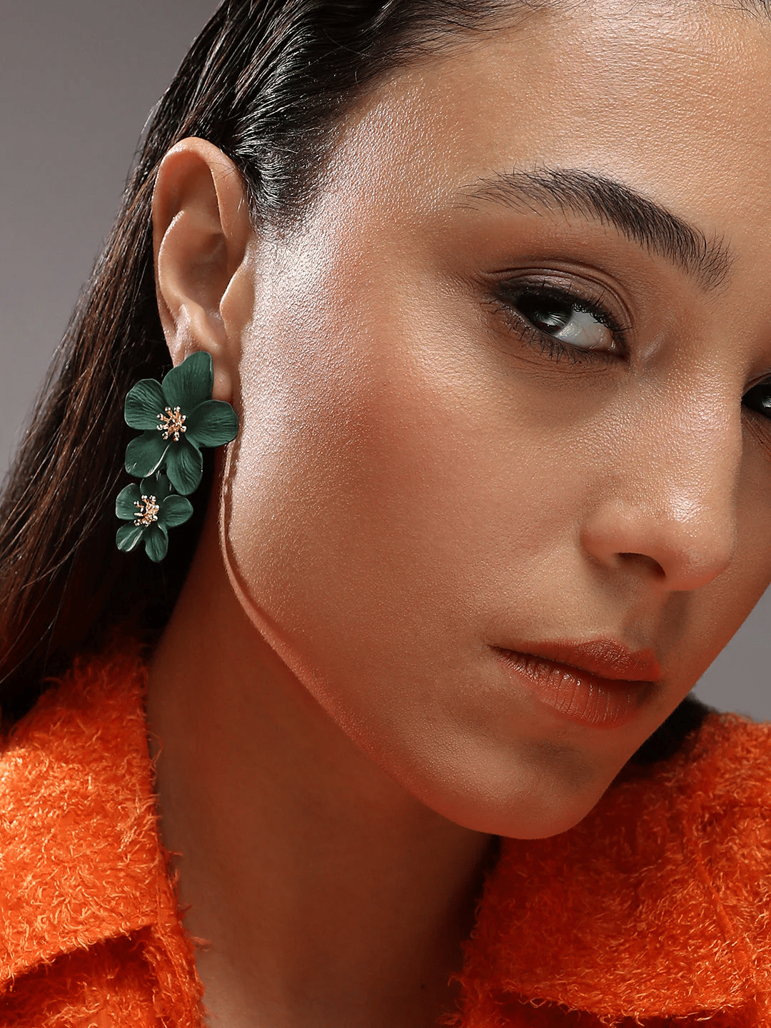     			Opus Gems Green Drop Earrings ( Pack of 1 )