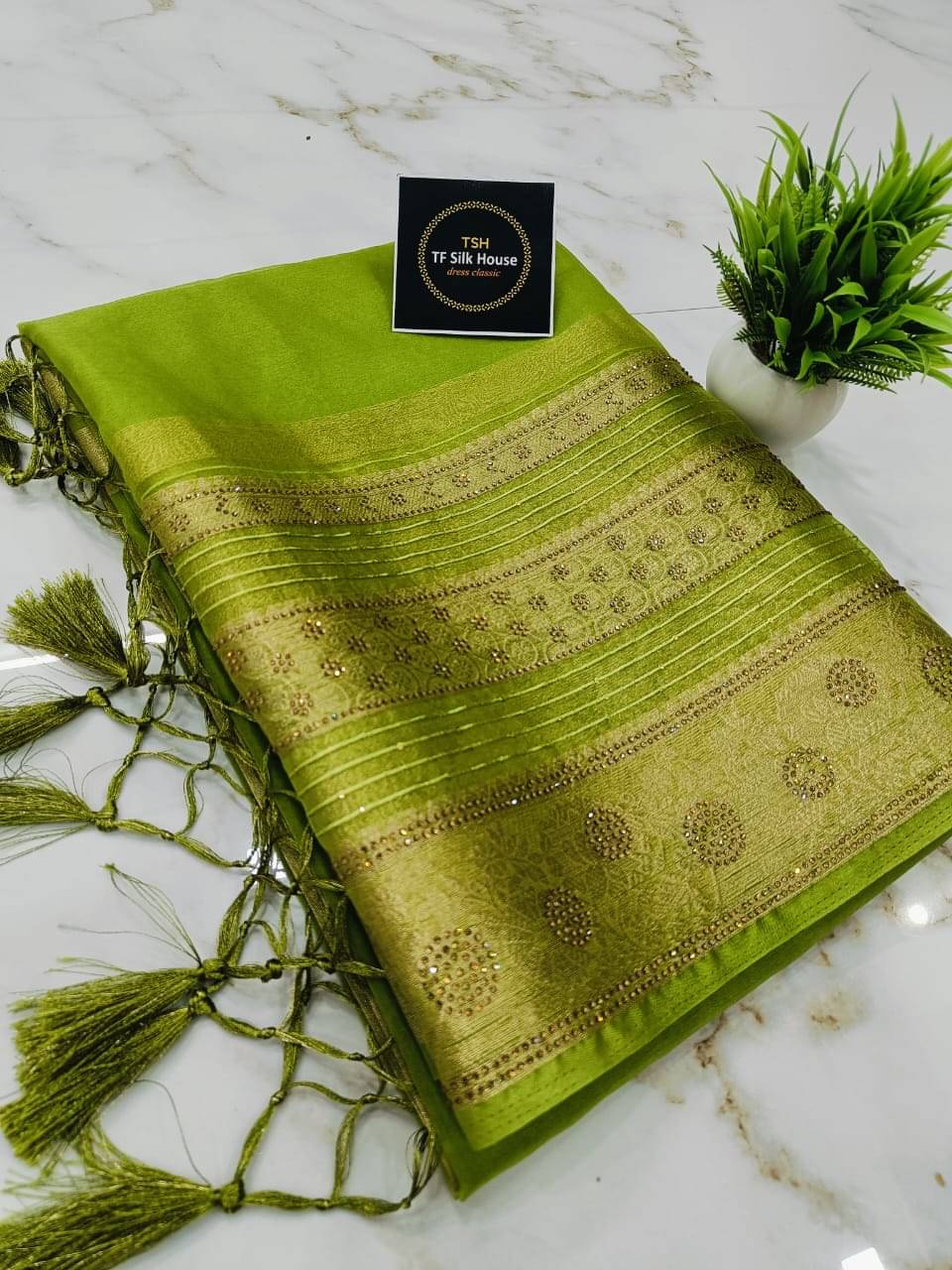 TF SILK HOUSE Organza Dyed Banarasi saree With Unstitched Blouse Piece ( Light Green ) TF SILK HOUSE Organza Dyed Banarasi saree With Unstitched Blouse Piece ( Light Green )
