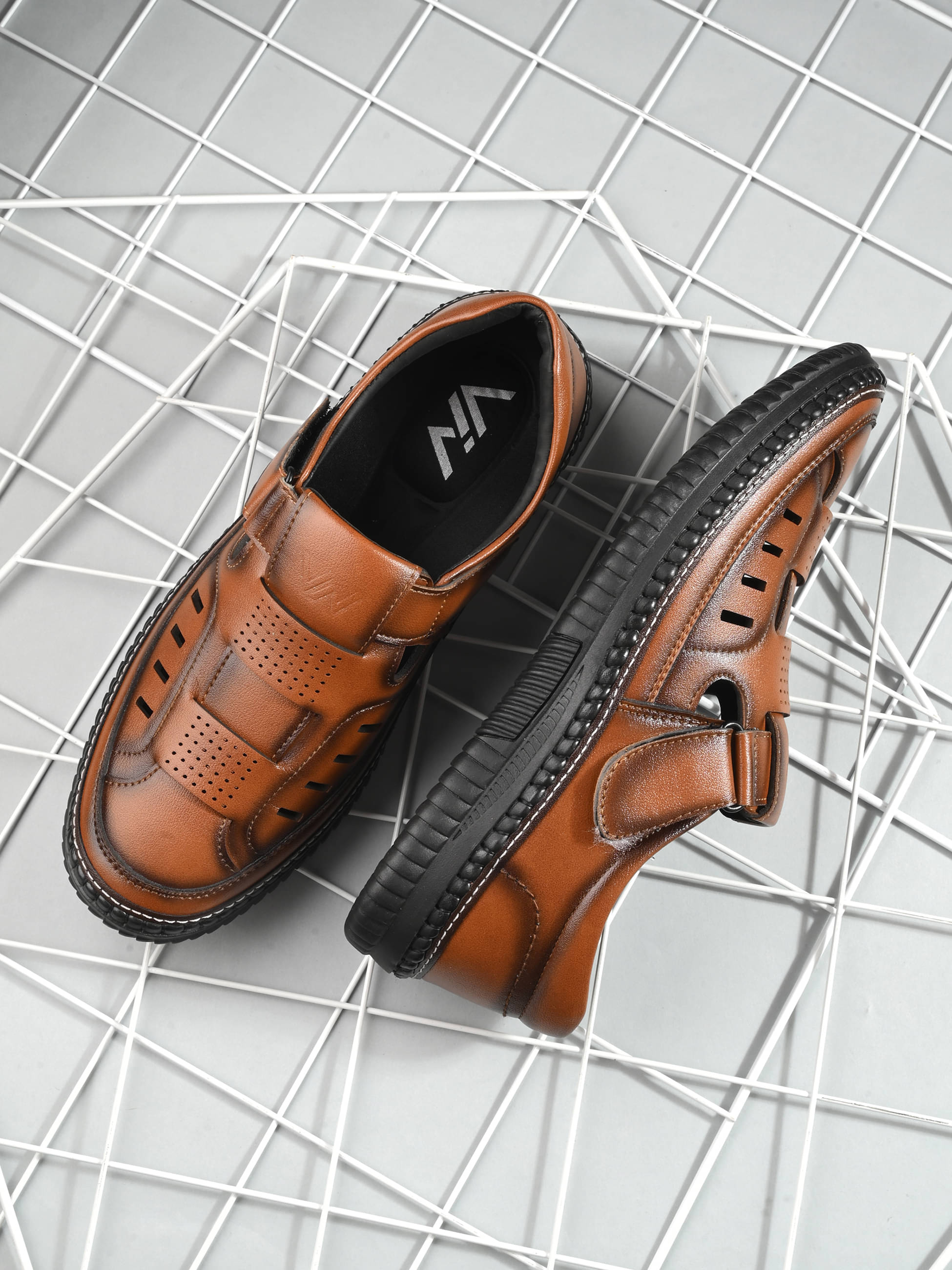     			viv - Tan Men's Sandals