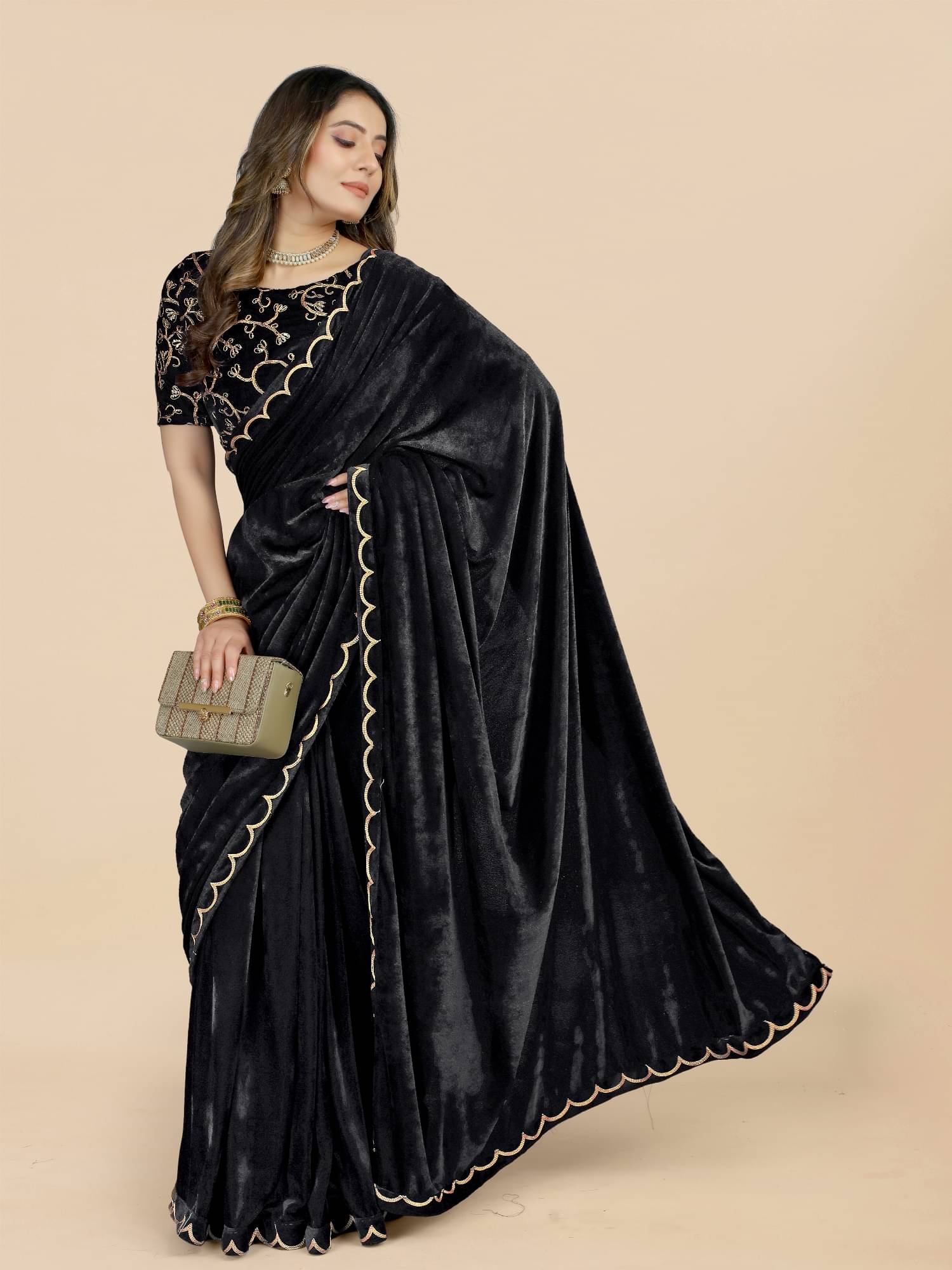 JULEE Velvet Embroidered Regular Saree With Unstitched Blouse Piece ( Black ) JULEE Velvet Embroidered Regular Saree With Unstitched Blouse Piece ( Black )