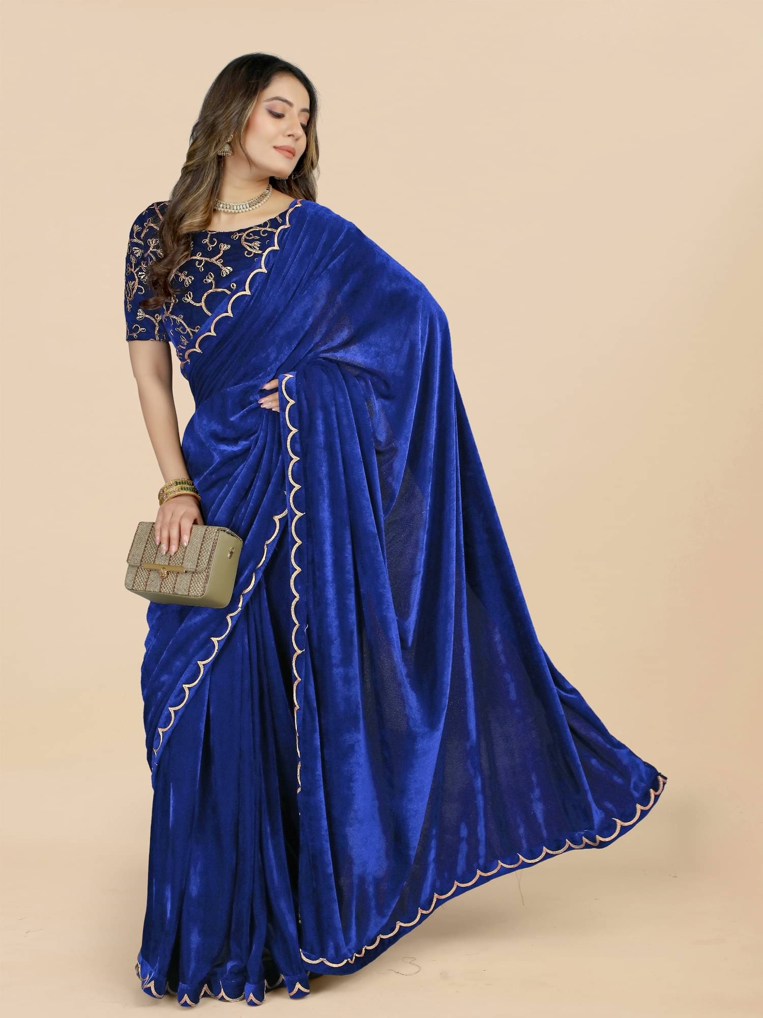     			JULEE Velvet Embroidered Regular Saree With Unstitched Blouse Piece ( Rama )