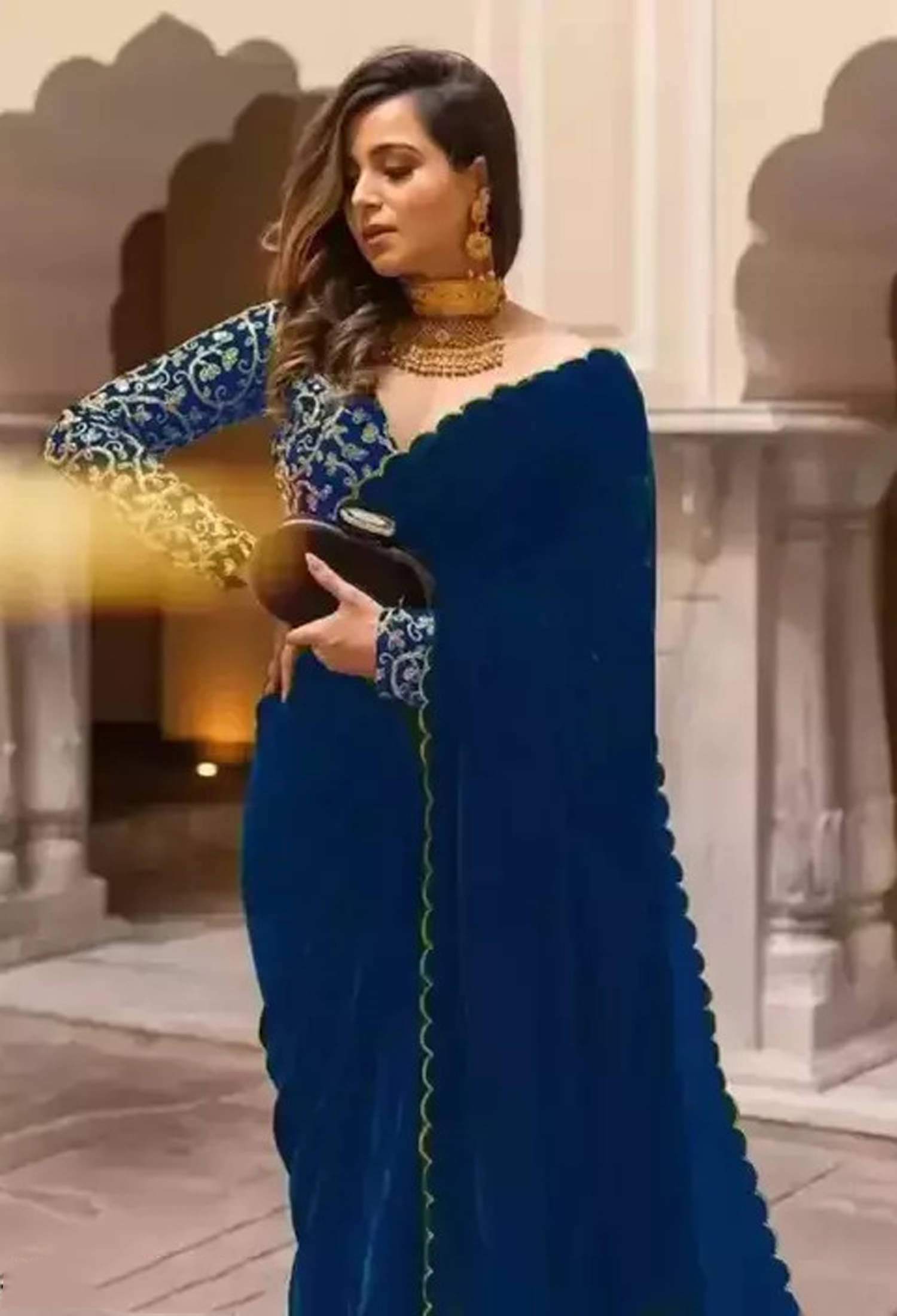 JULEE Velvet Embroidered Regular Saree With Unstitched Blouse Piece ( Rama ) JULEE Velvet Embroidered Regular Saree With Unstitched Blouse Piece ( Rama )