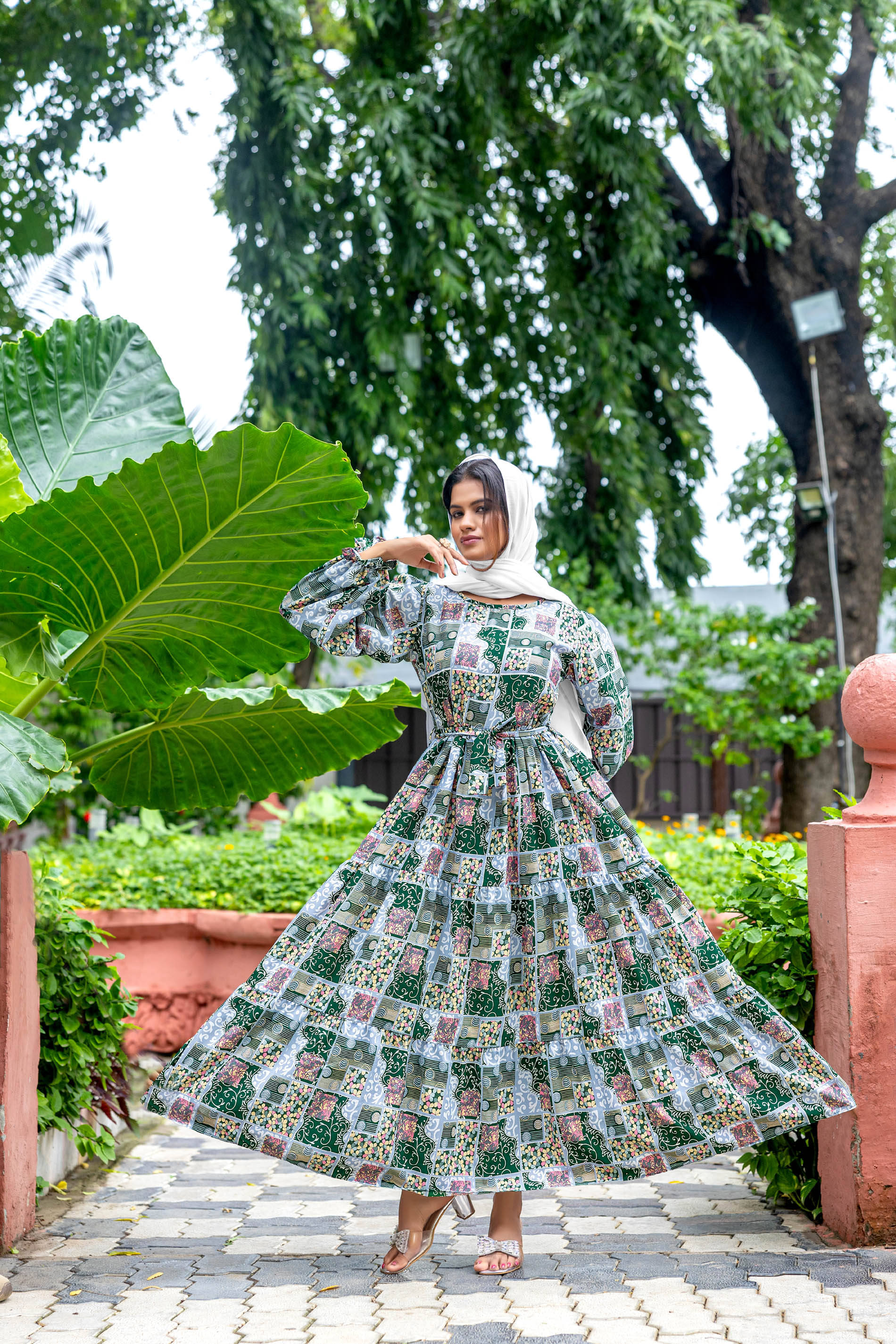     			SARINKU Women Crepe Printed Ethnic Dress ( Green )