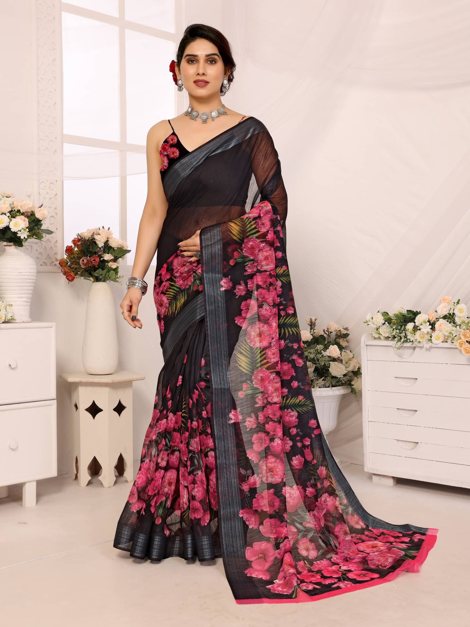 BANDHANI VILLA Linen Printed Regular Saree With Unstitched Blouse Piece ( Black ) BANDHANI VILLA Linen Printed Regular Saree With Unstitched Blouse Piece ( Black )