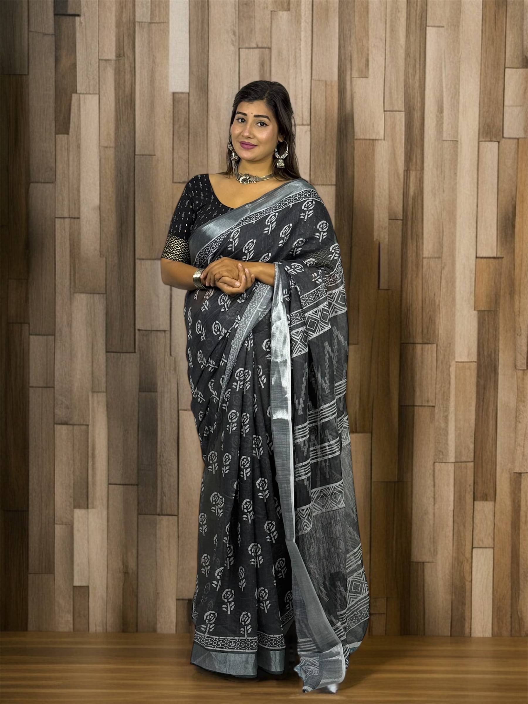 Ethnic Trendz Linen Printed Regular Saree With Unstitched Blouse Piece ( Black ) Ethnic Trendz Linen Printed Regular Saree With Unstitched Blouse Piece ( Black )