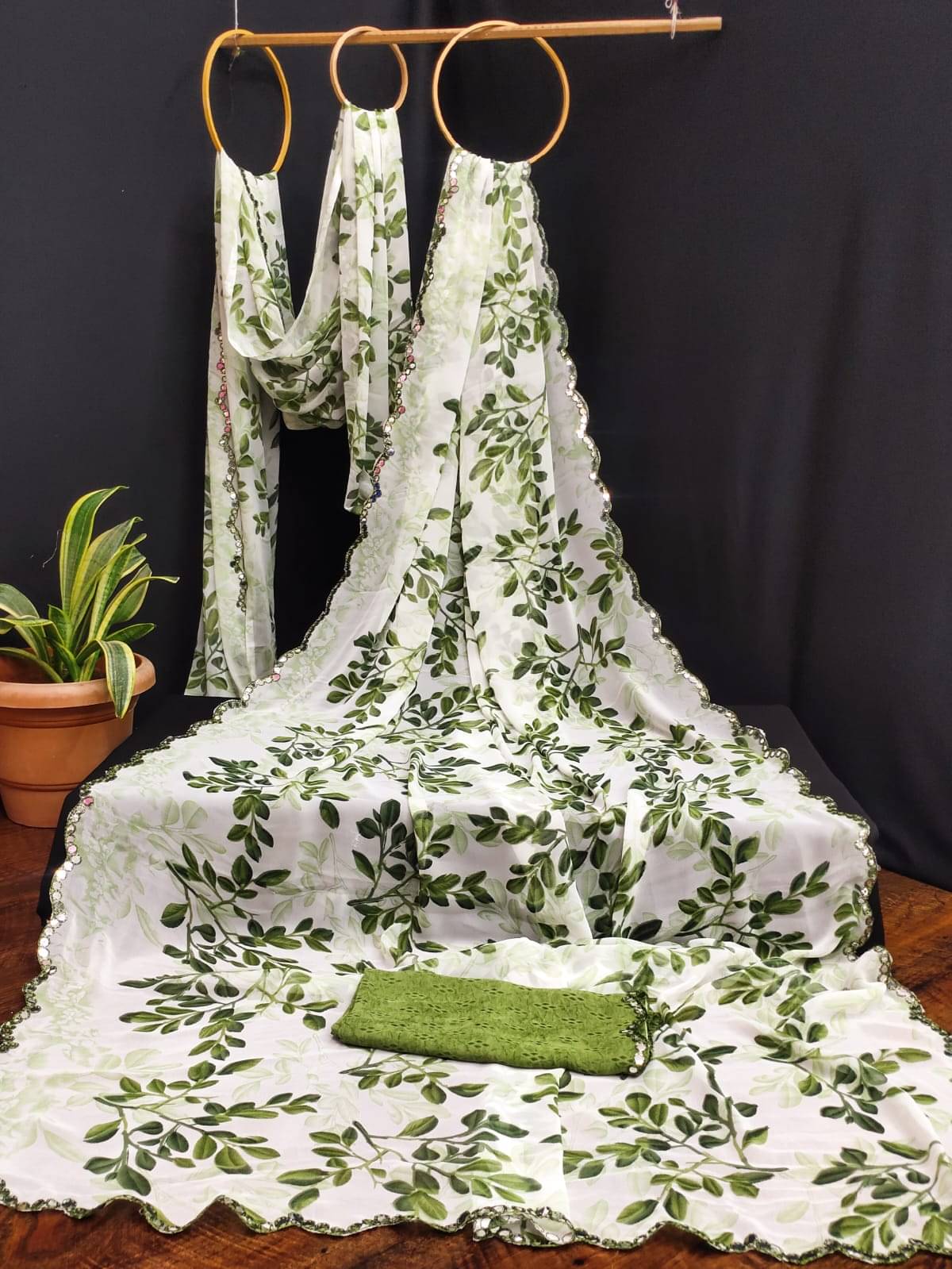     			Genric Georgette Printed Regular Saree With Unstitched Blouse Piece ( Green )