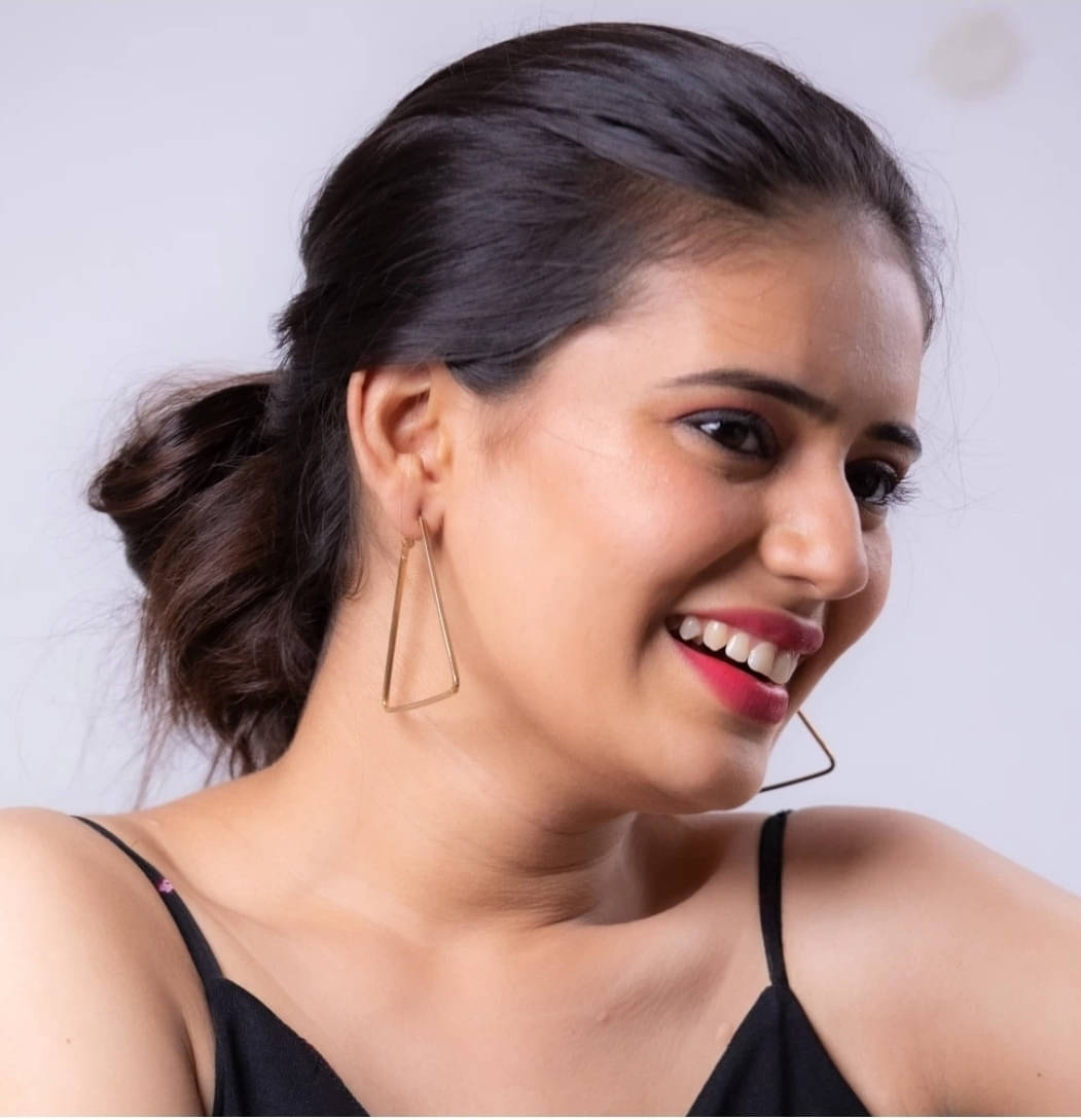     			Renu Creation Golden Hoops Earrings ( Pack of 1 )