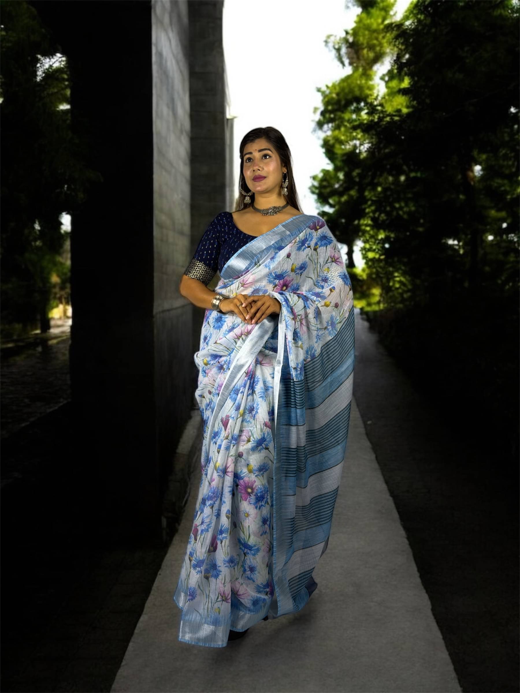     			VTEXX Linen Printed Regular Saree With Unstitched Blouse Piece ( Multicolor )