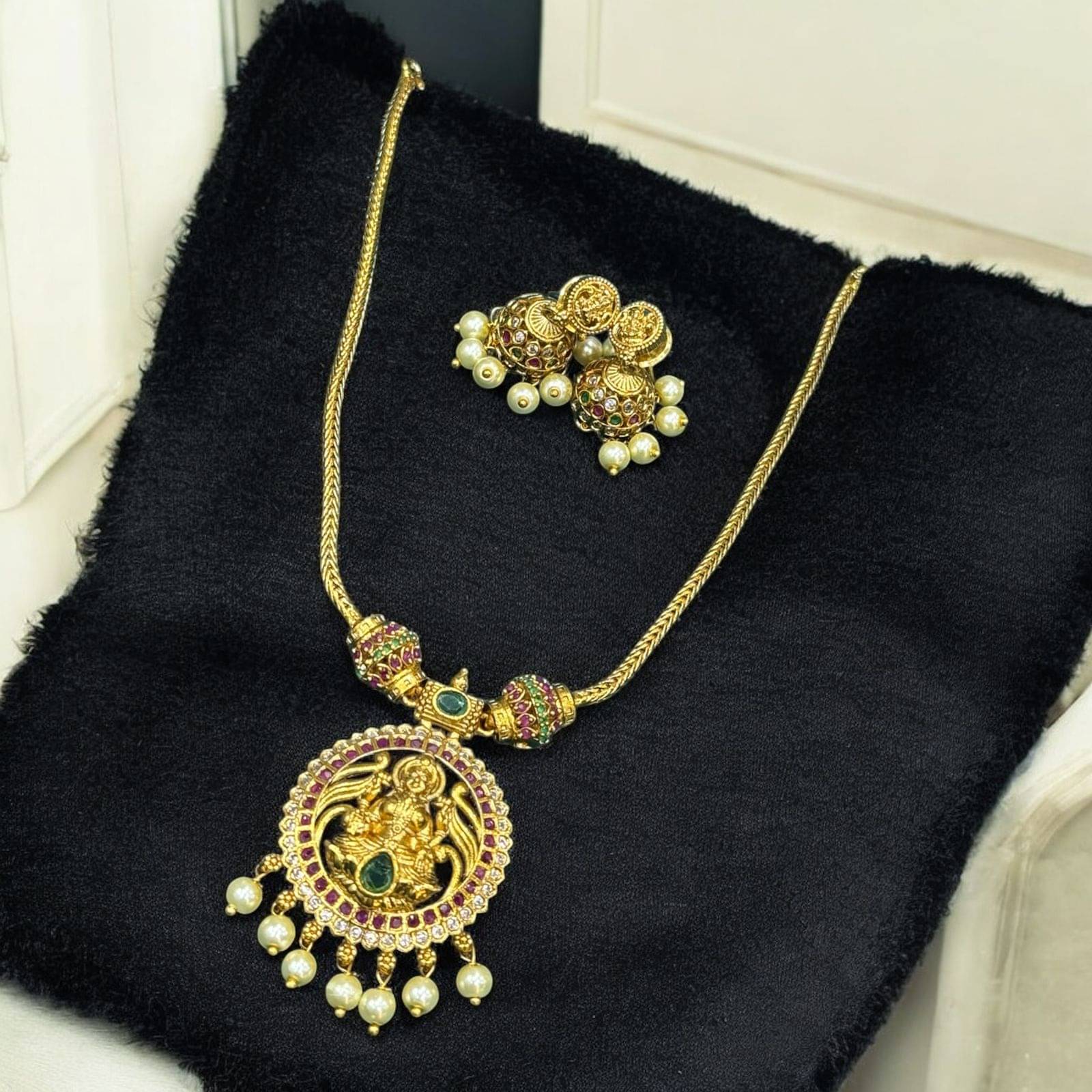     			KC JEWELS Multi Color Brass Necklace Set ( Pack of 1 )