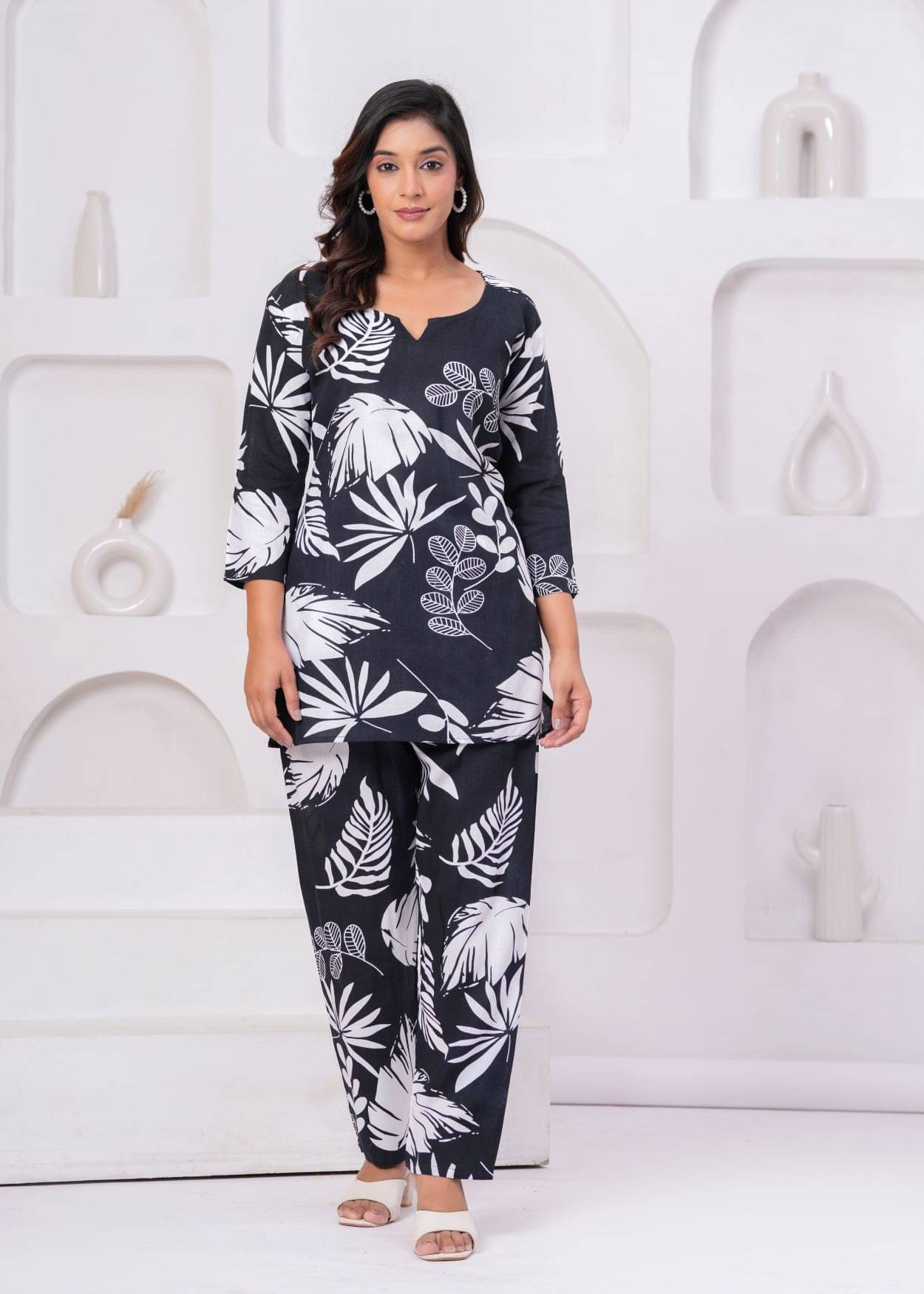     			LOOK N LIKE Women Printed Top With Palazzos Co-Ord Set ( Black )