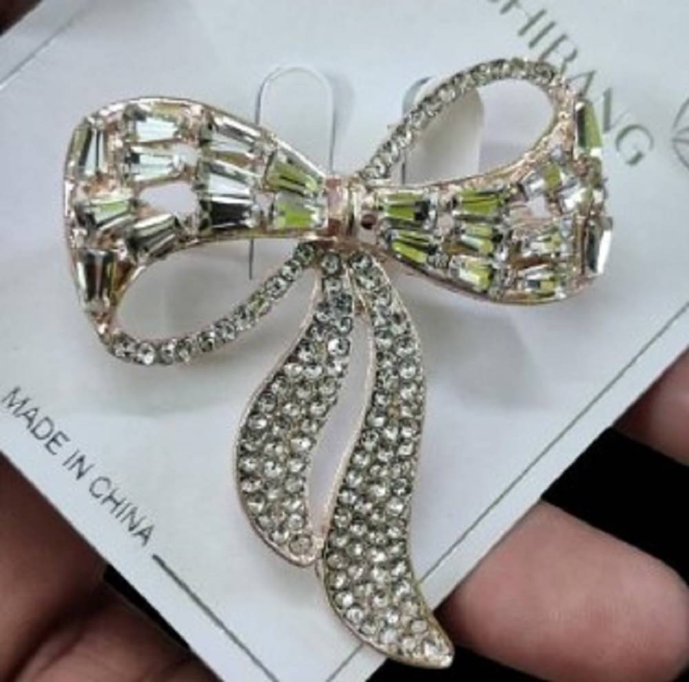 SKC White Brooches & Saree Pins ( Pack of 1 ) SKC White Brooches & Saree Pins ( Pack of 1 )