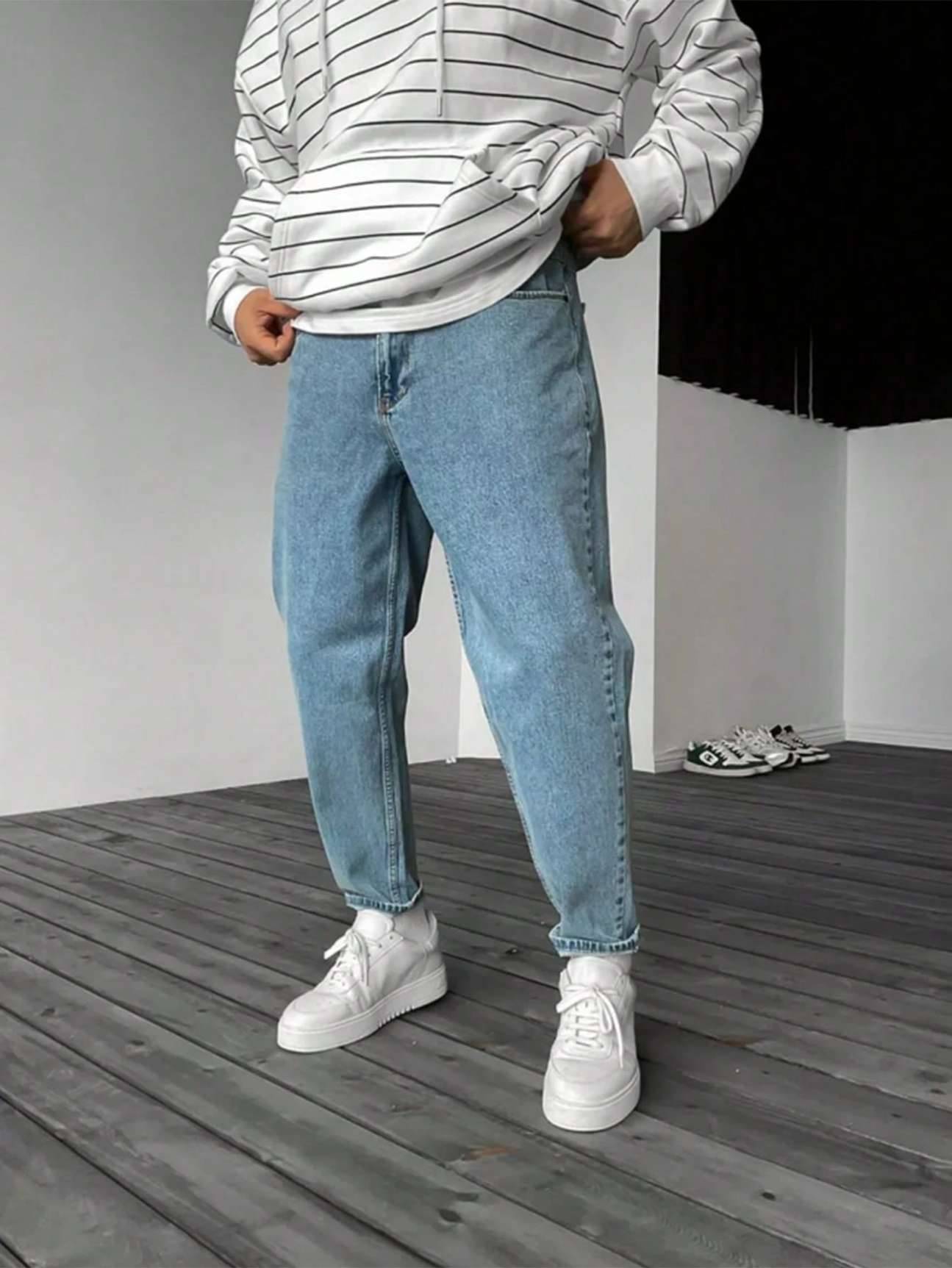     			WOOMNY Faded Men's Jeans - Light Blue ( Pack of 1 )