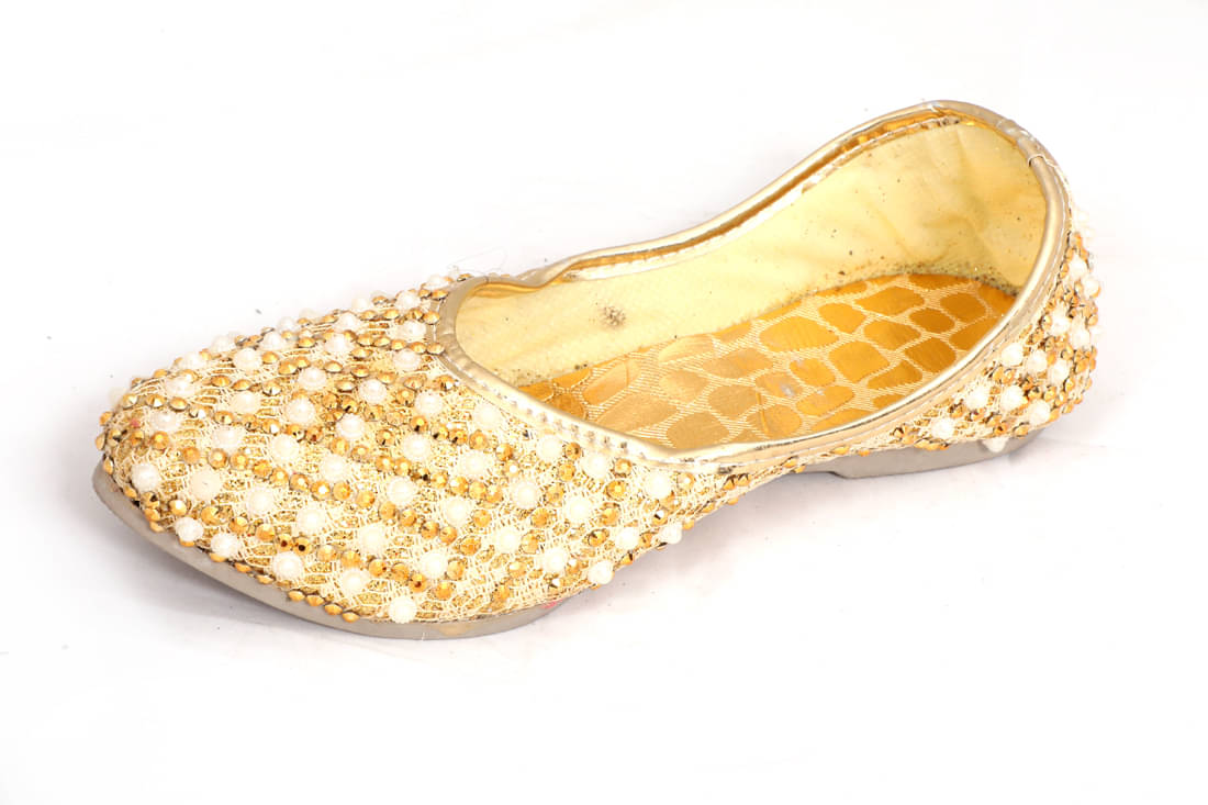     			Apratim Gold Ethnic Footwear