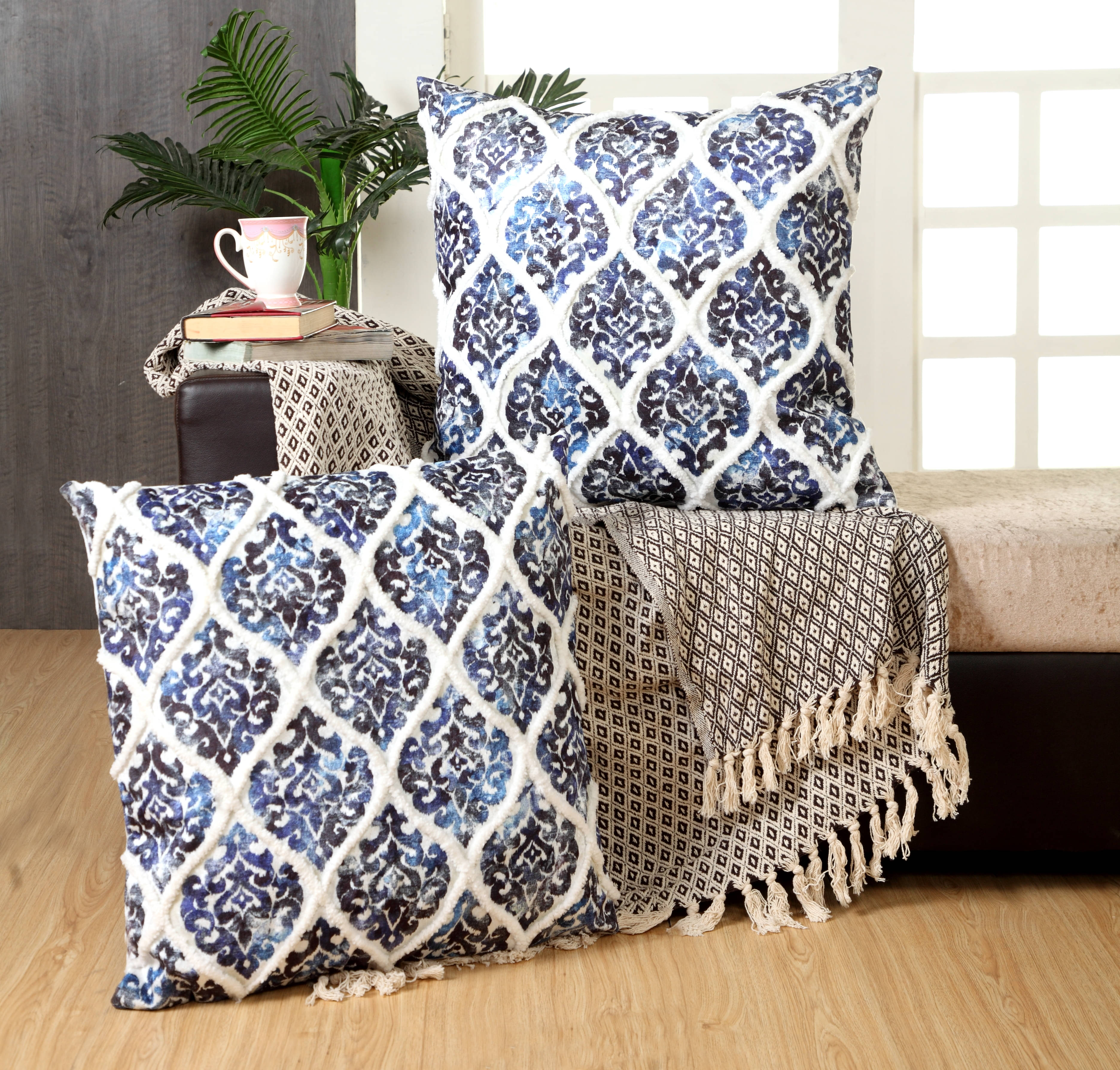     			Aazeem Set of 2 Velvet Cushion Covers 60X60 cm (24 X 24)