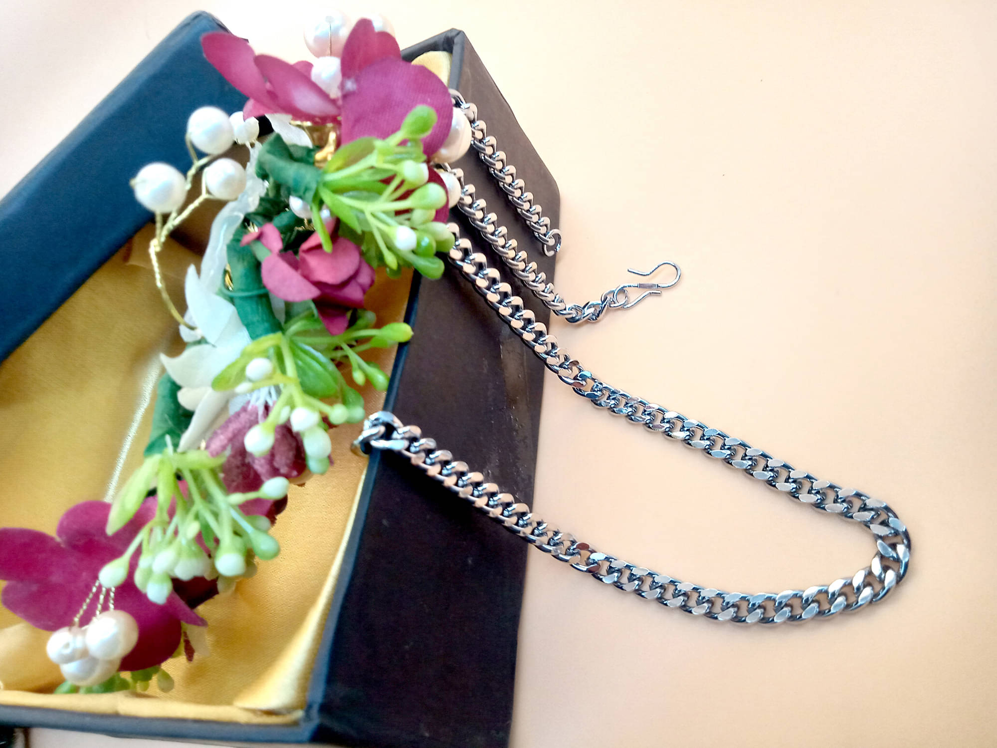     			KRIMO Silver Plated Chain ( Set of 1 )