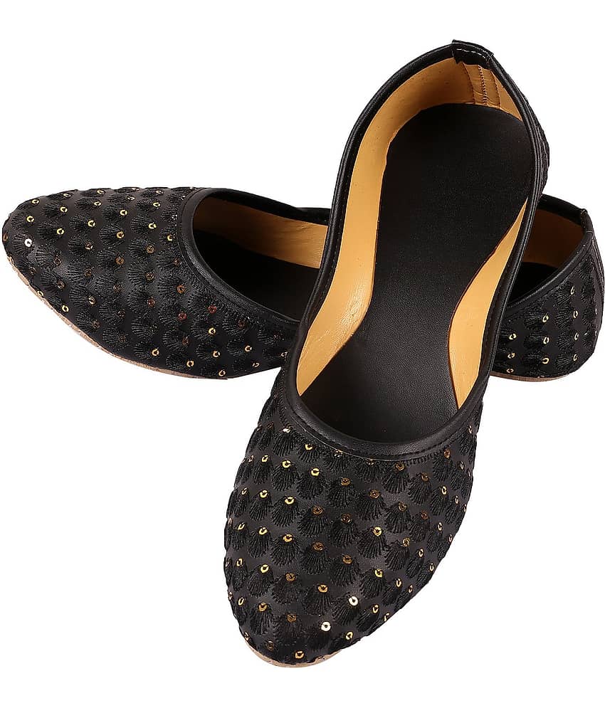 Apratim Black Ethnic Footwear - Ethnic Shoes | Buy online on ZillyBuy