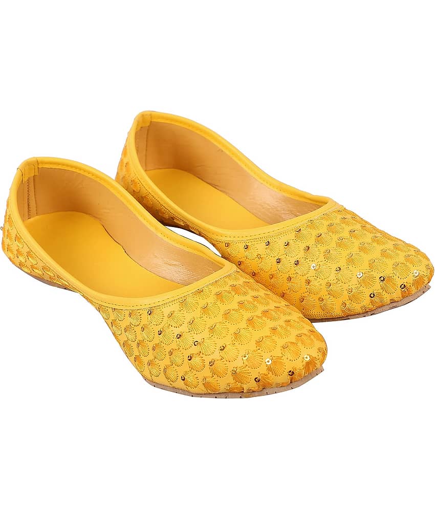 Apratim - Yellow Women's Juttis - Ethnic Shoes | Buy online on ZillyBuy
