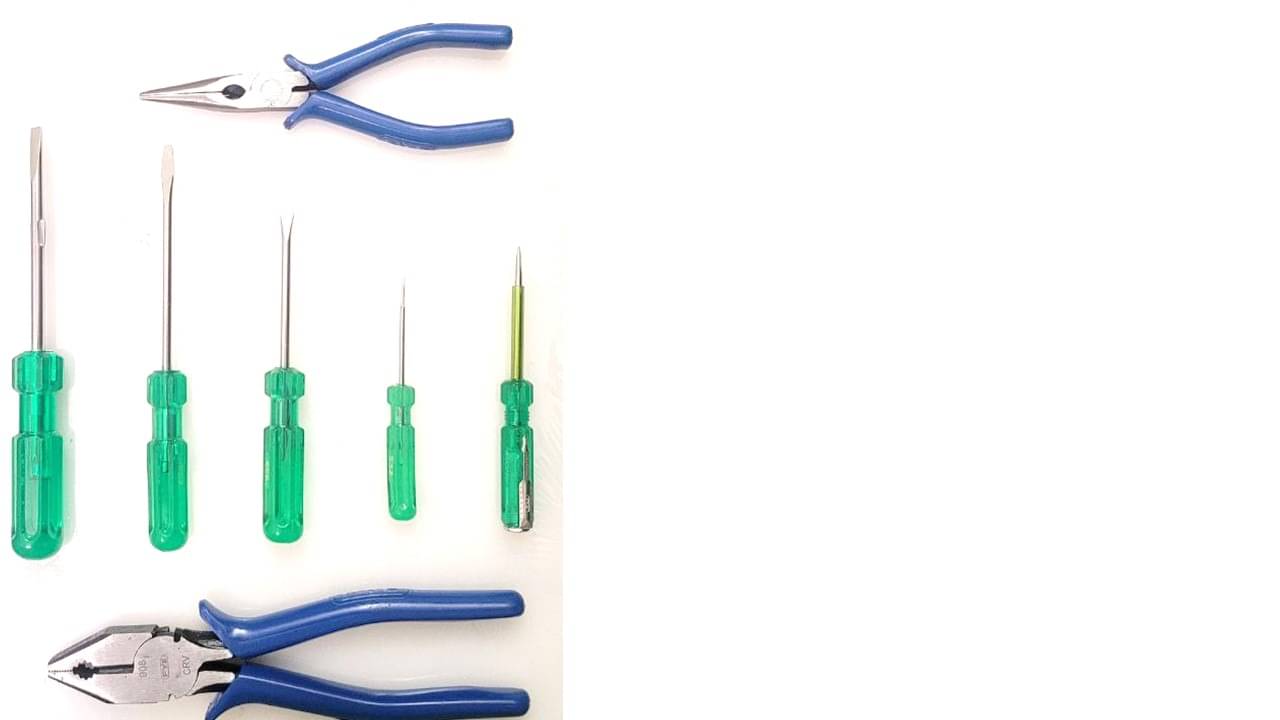     			PYE SCREWDRIVER  SET CONTAINS PYE SCREWDRIVERS AND TEST PEN   FOR DAILY REPAIRS