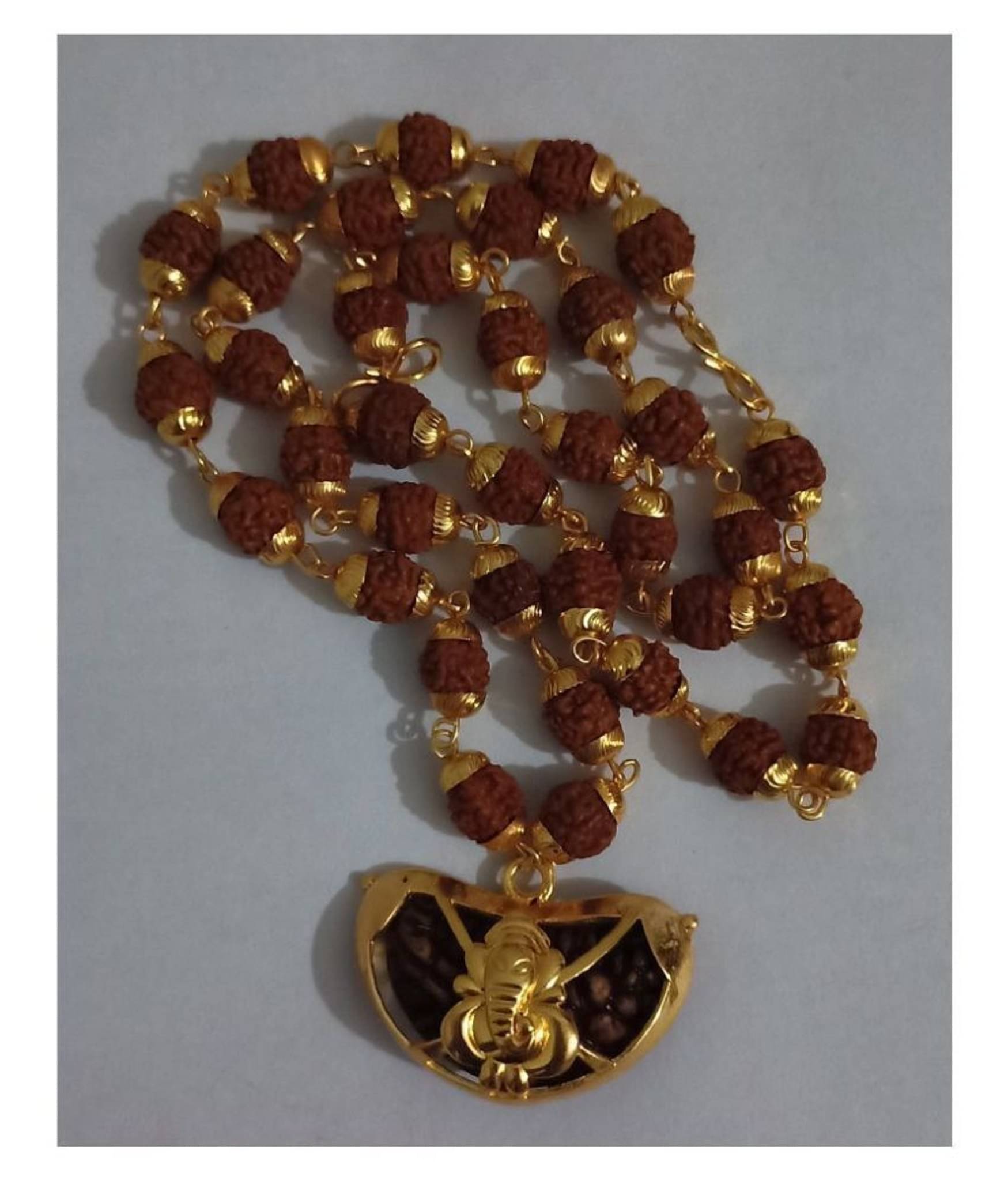     			Nepali Rudraksh Mala with Ganesh pandet (40 beads)