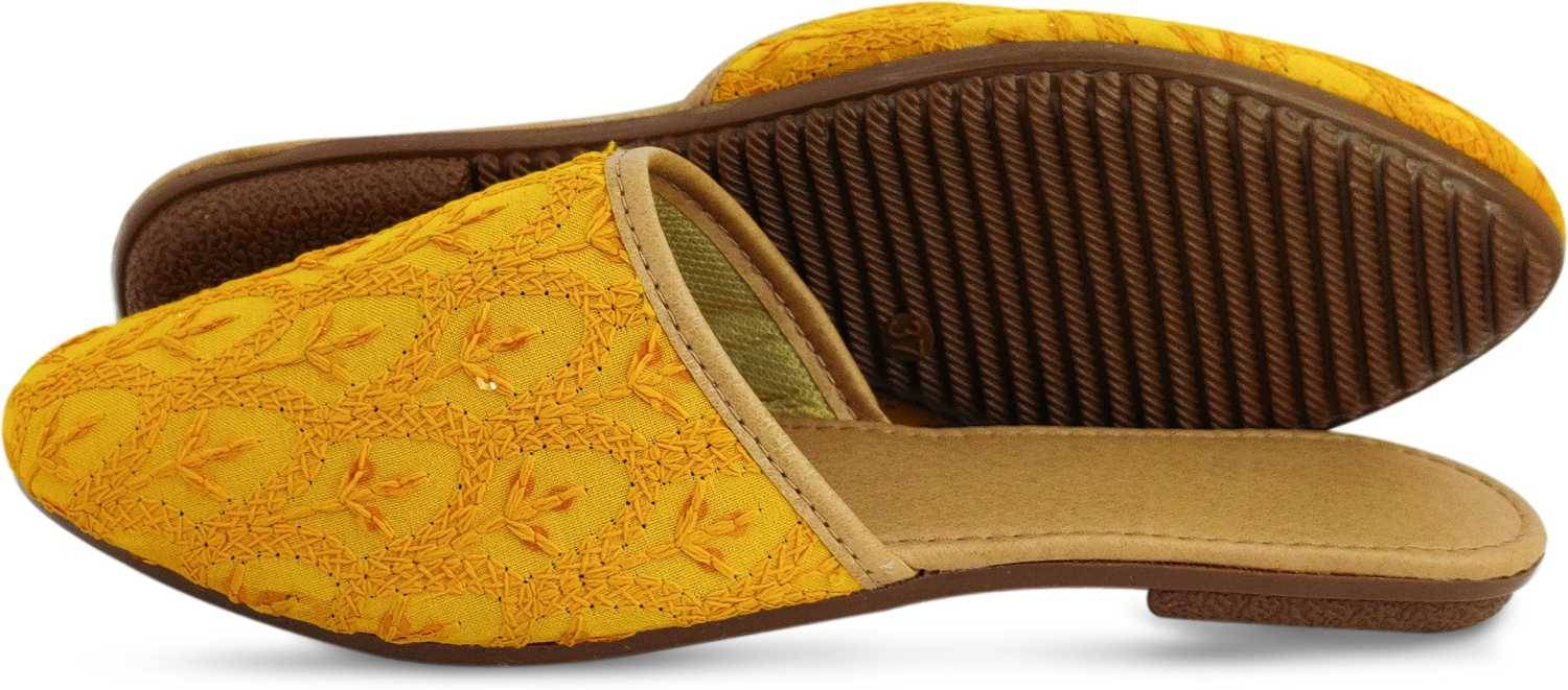     			Apratim Yellow Ethnic Footwear