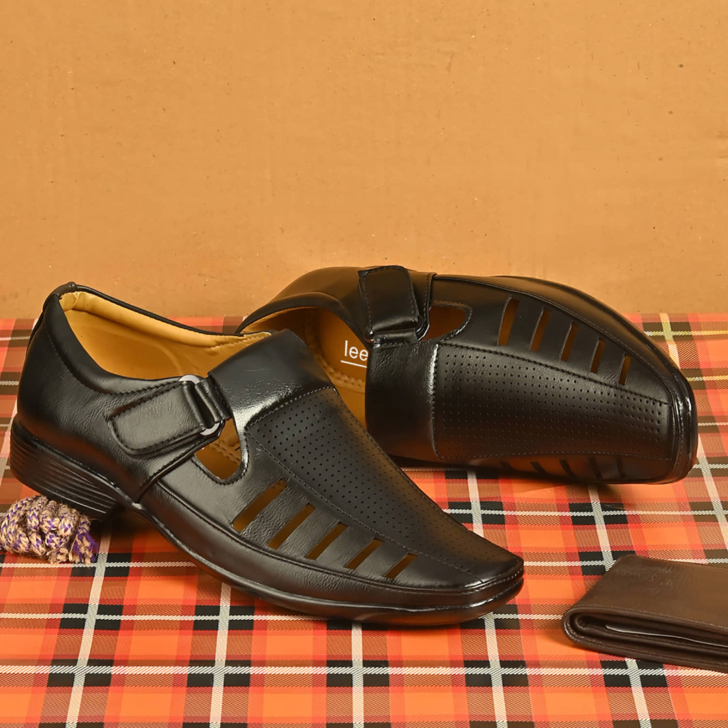 Leeport - Black  Men's Sandals