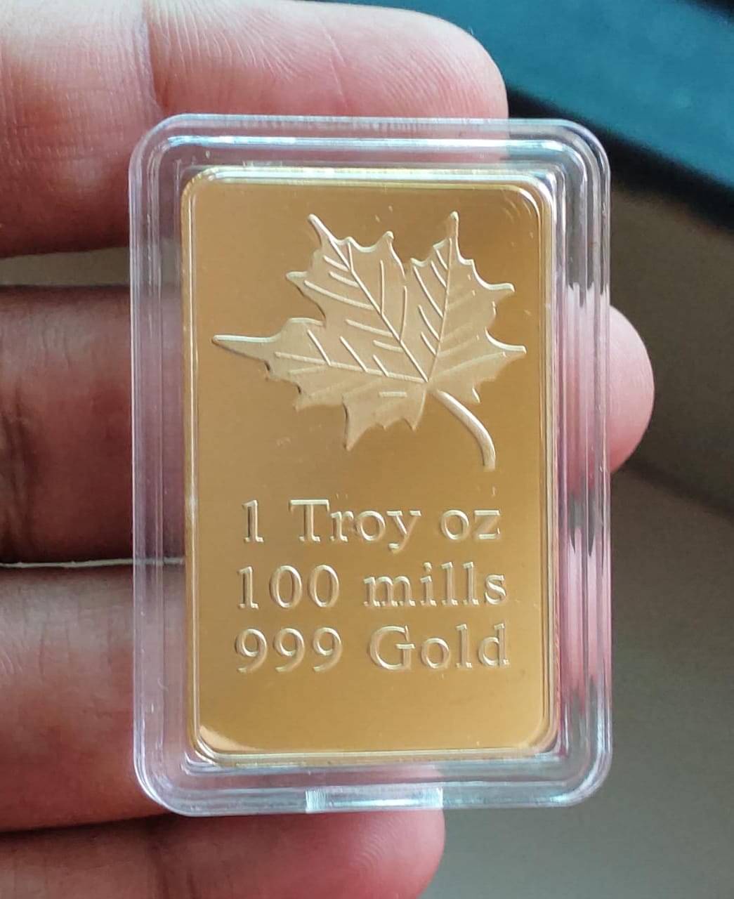     			1TROY OZ 100 MILLS GOLD PLATED MAPLE LEAF BAR