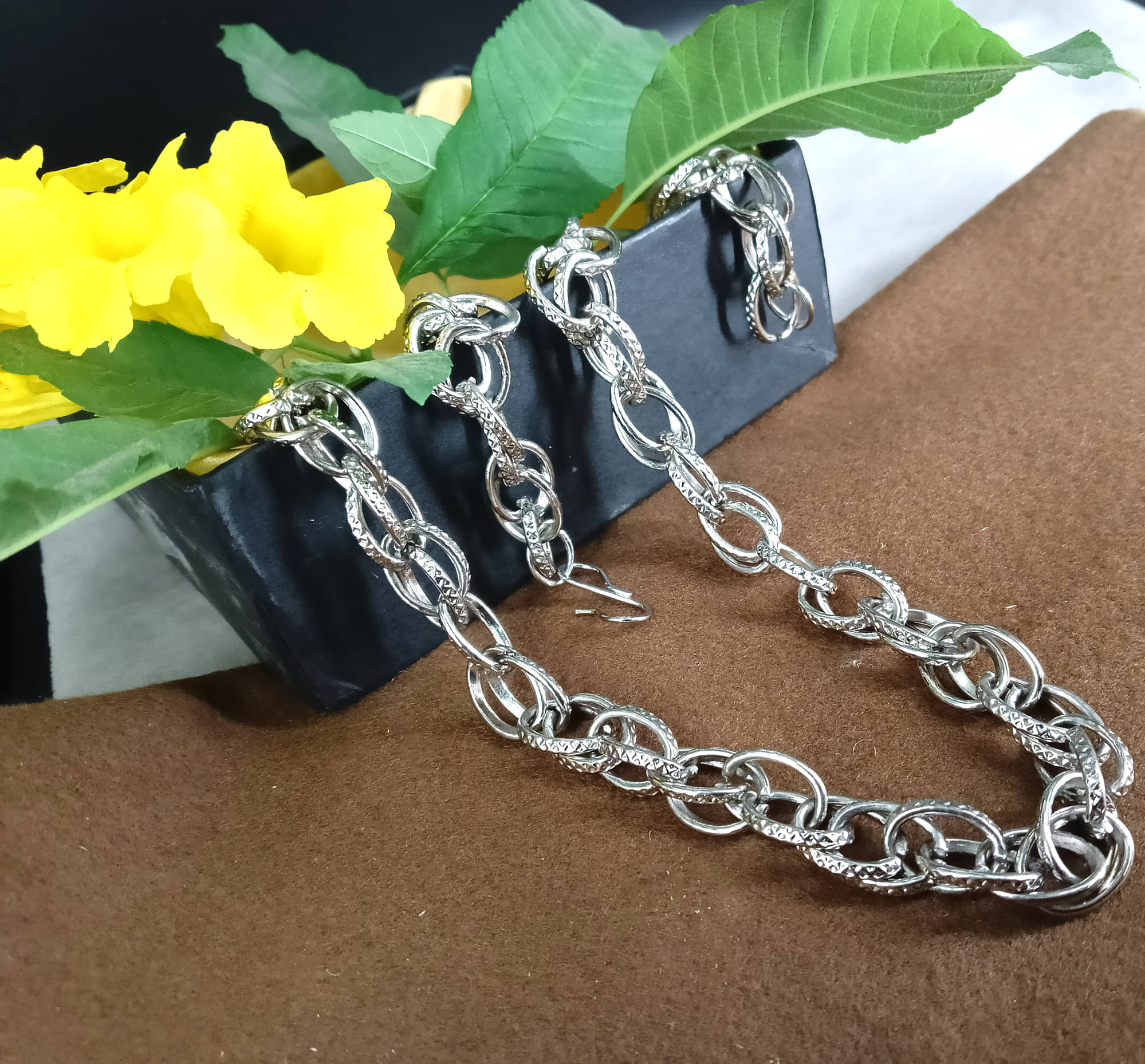     			SHANKH-KRIVA Silver Plated Chain ( Set of 1 )