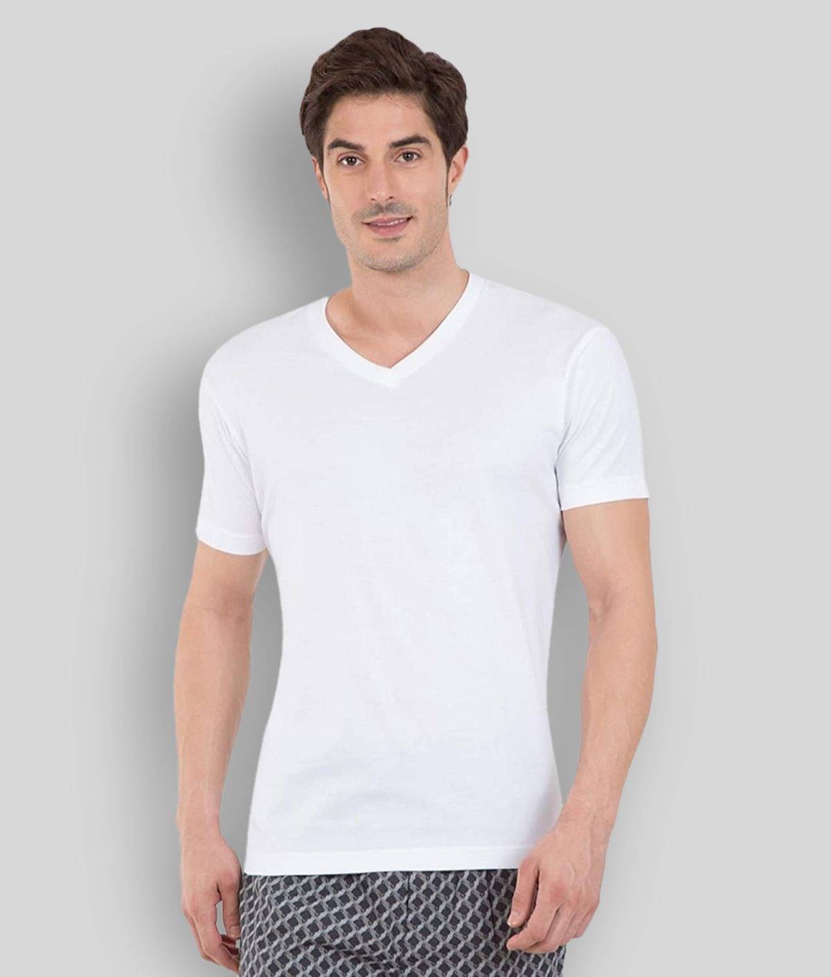 Glito Pack of 1 Cotton Blend Regular Fit Men's T-Shirt ( White ) Glito Pack of 1 Cotton Blend Regular Fit Men's T-Shirt ( White )