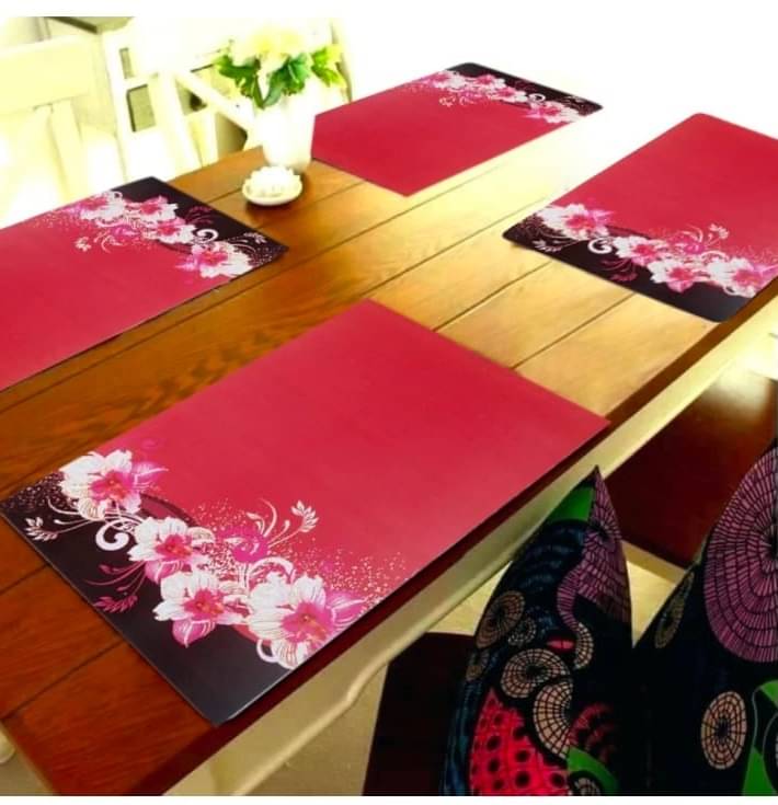 Revexo Set of 4 PVC Table Mats Revexo Set of 4 PVC Table Mats