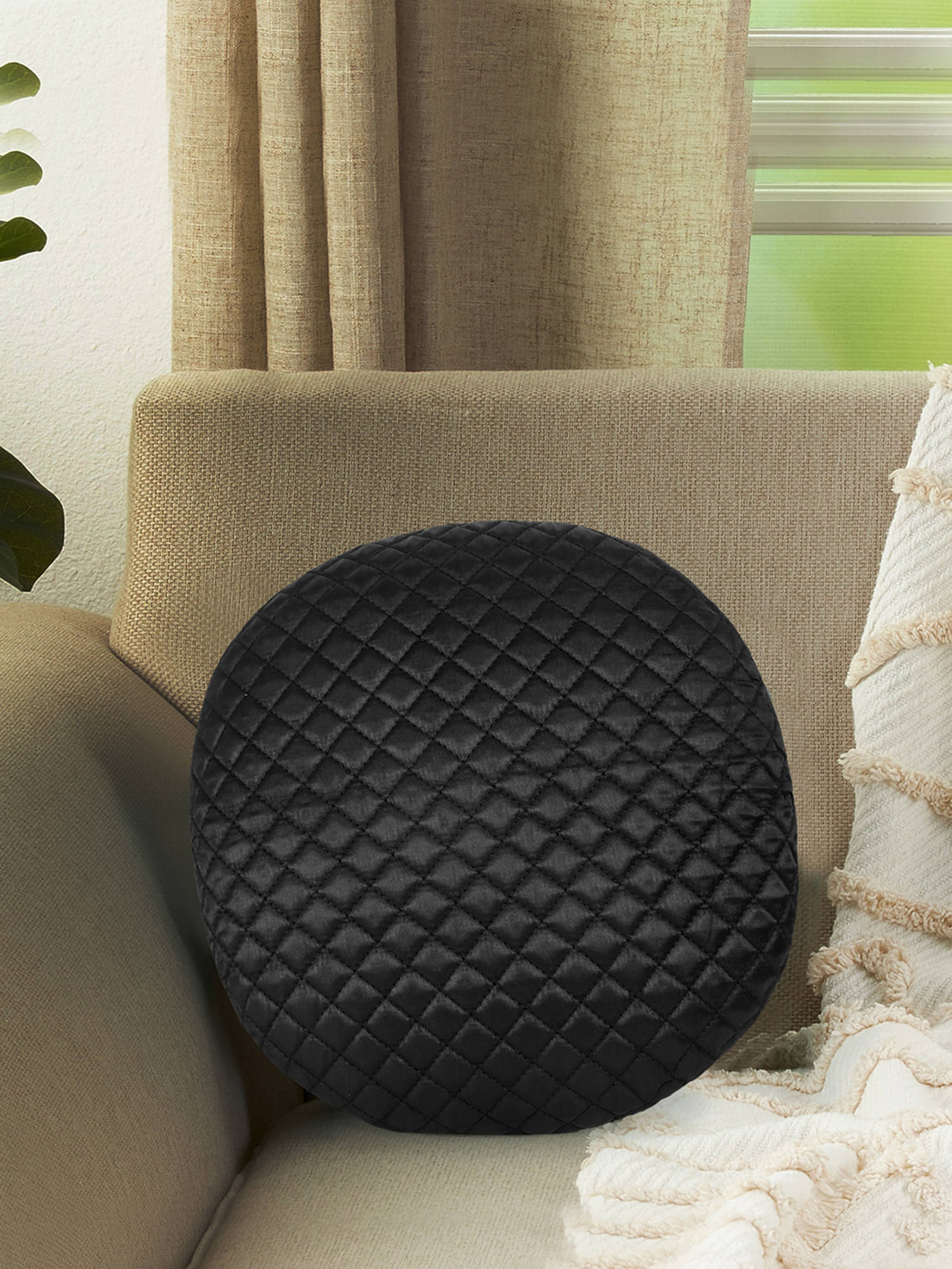     			mezposh - Black Set of 1 Satin Round Cushion Cover