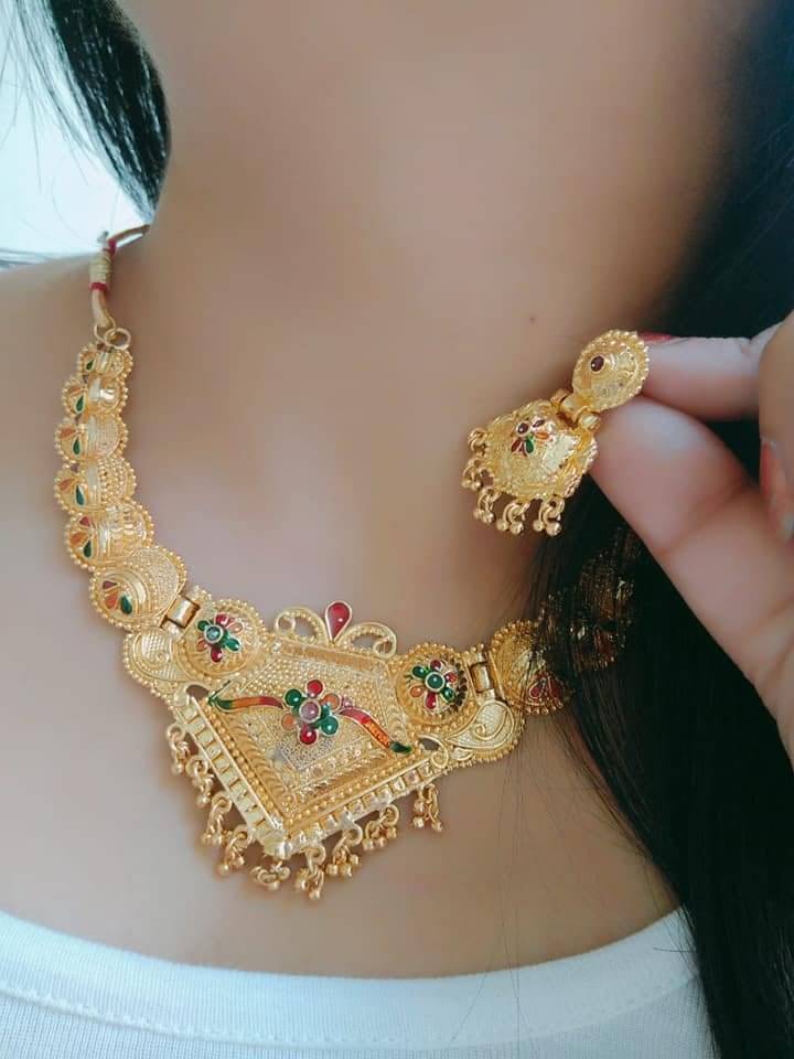     			MGSV Alloy Golden Designer Necklaces Set