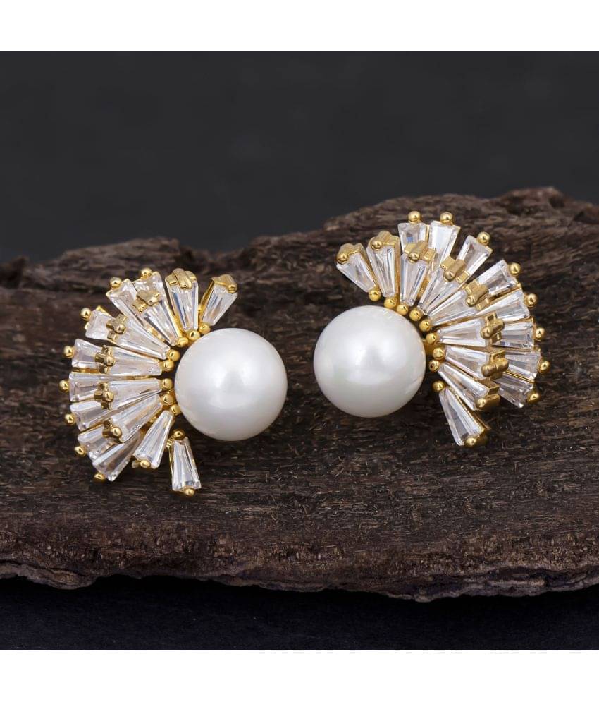     			Sukkhi Artistically Gold Plated Stud Earring For Women
