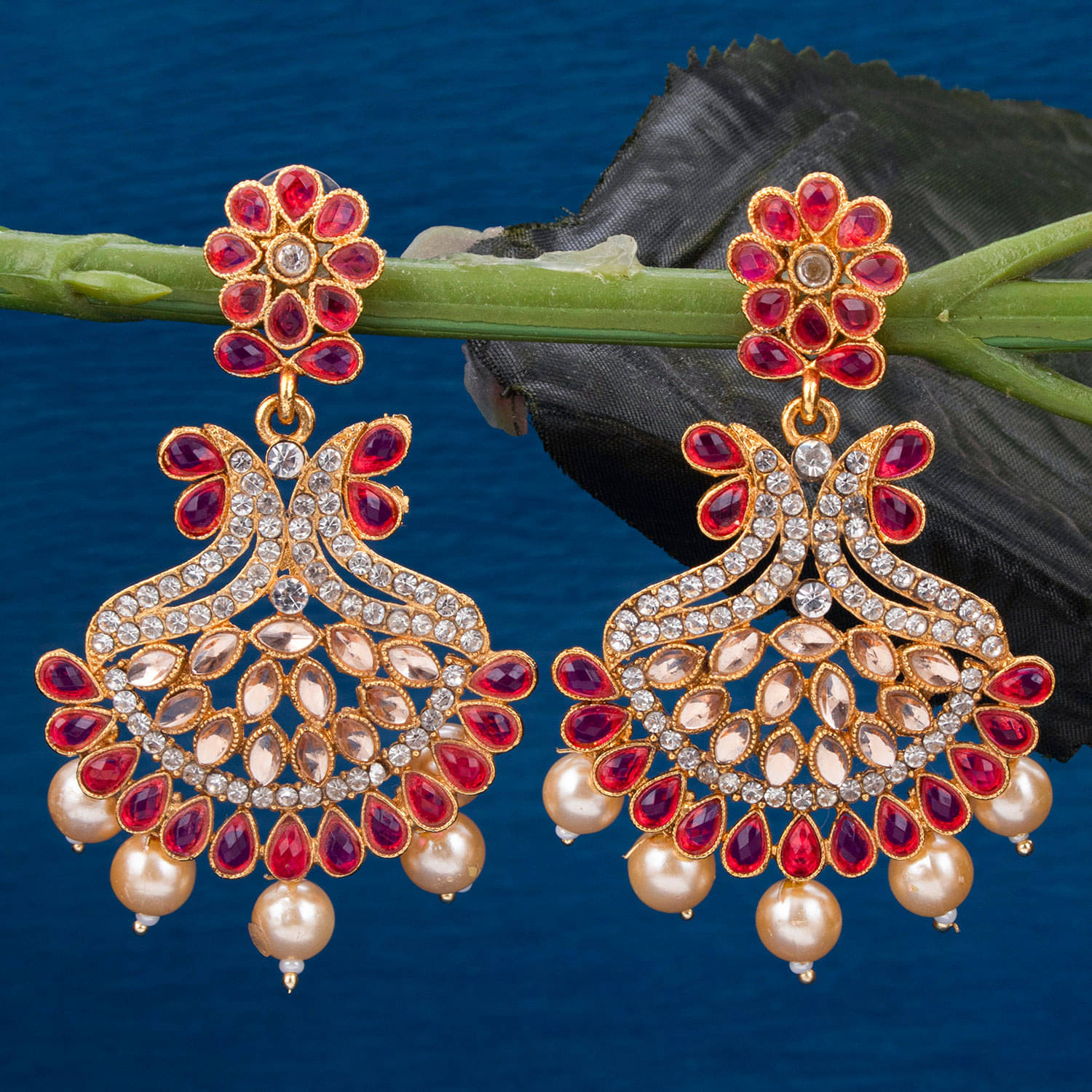     			Sukkhi Beguiling Gold Plated Drop Earring For Women